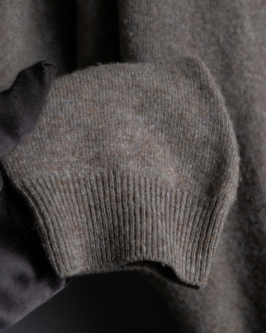 "MAISON MARGIELA 2005's AW " Twisted detail V-neck knit