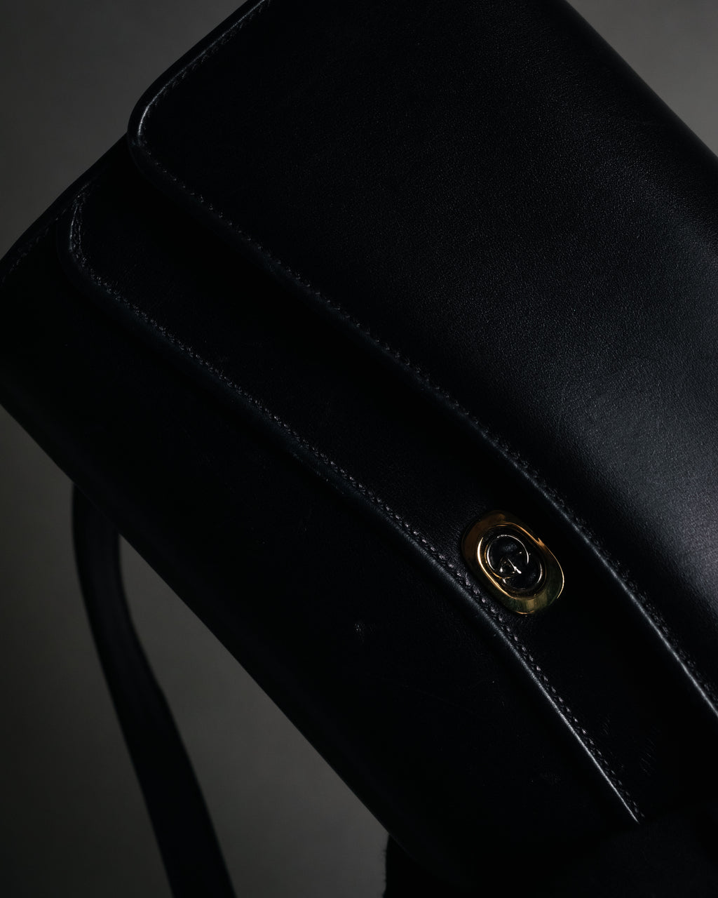 "GUCCI" 70’s-80’s Crest logo leather shoulder bag