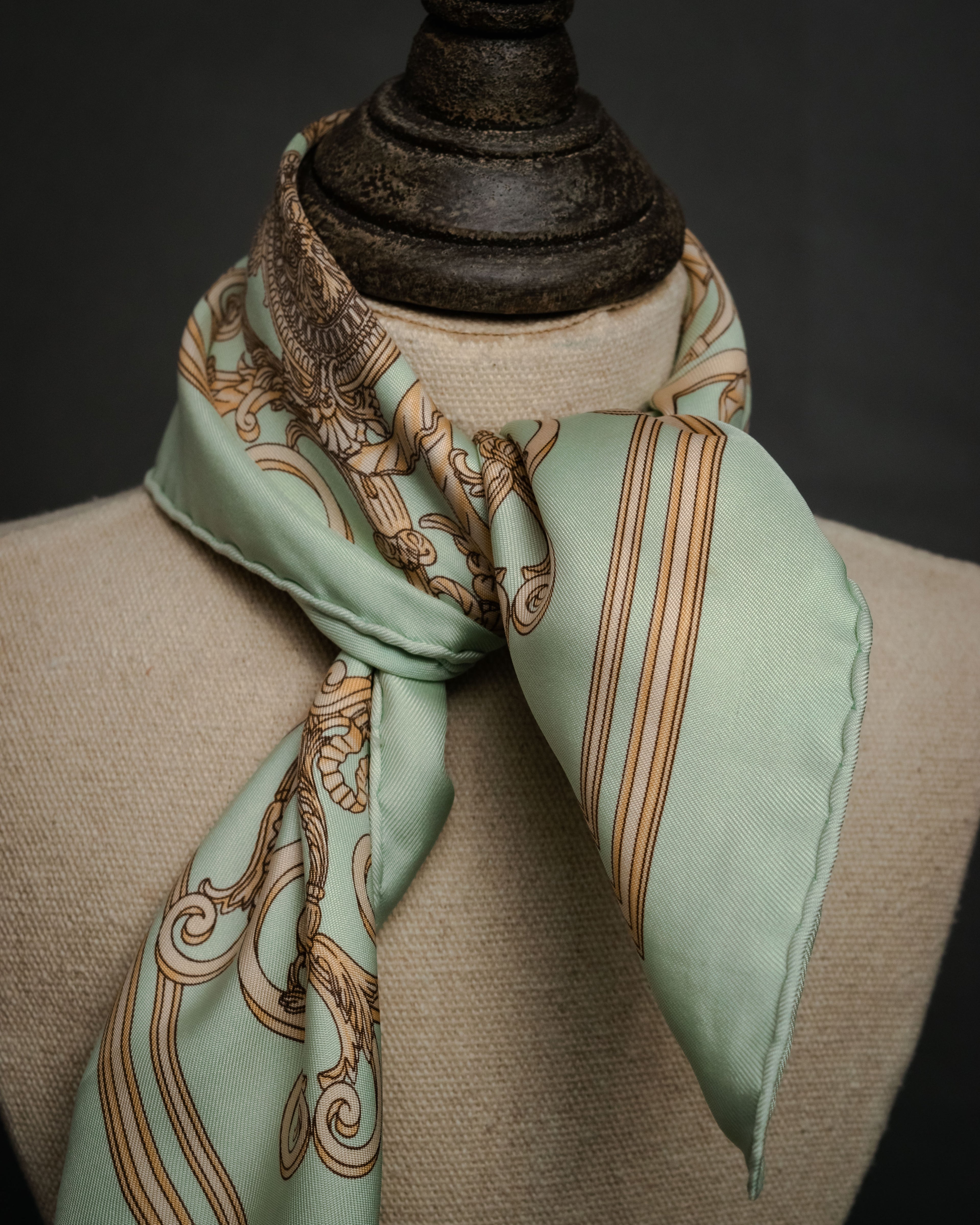 “HERMES” 90’s les tuileries silk twill carré scarf