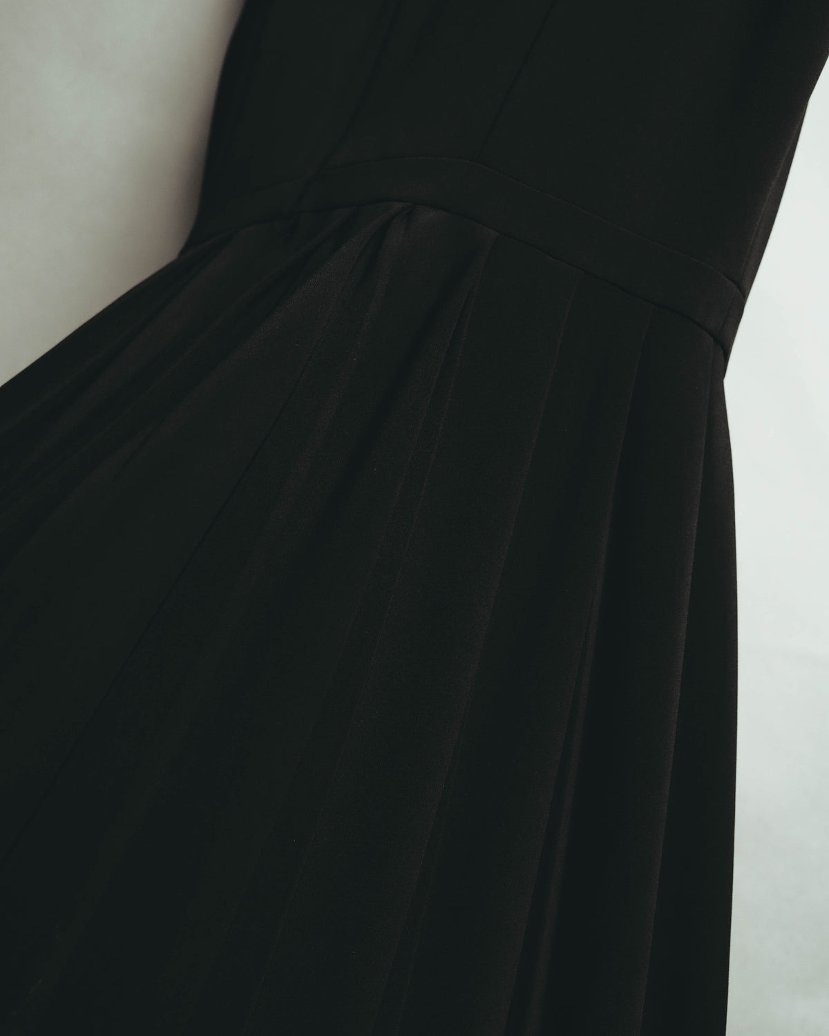 "Max Mara Studio" 00's-10's Elegant sleeveless pleated midi dress
