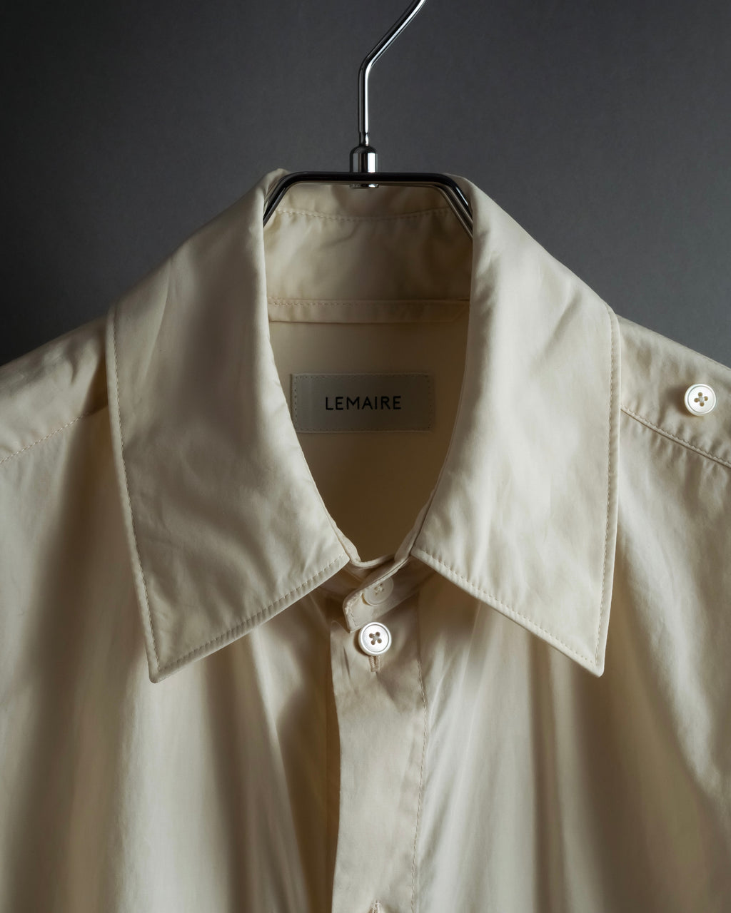 "LEMAIRE" Shoulder button design long shirt