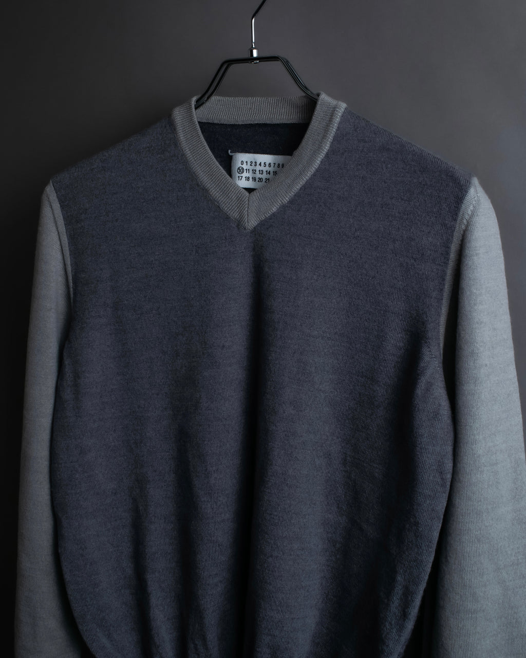 "Maison Martin Margiela" 2008SS two-tone V-neck knit