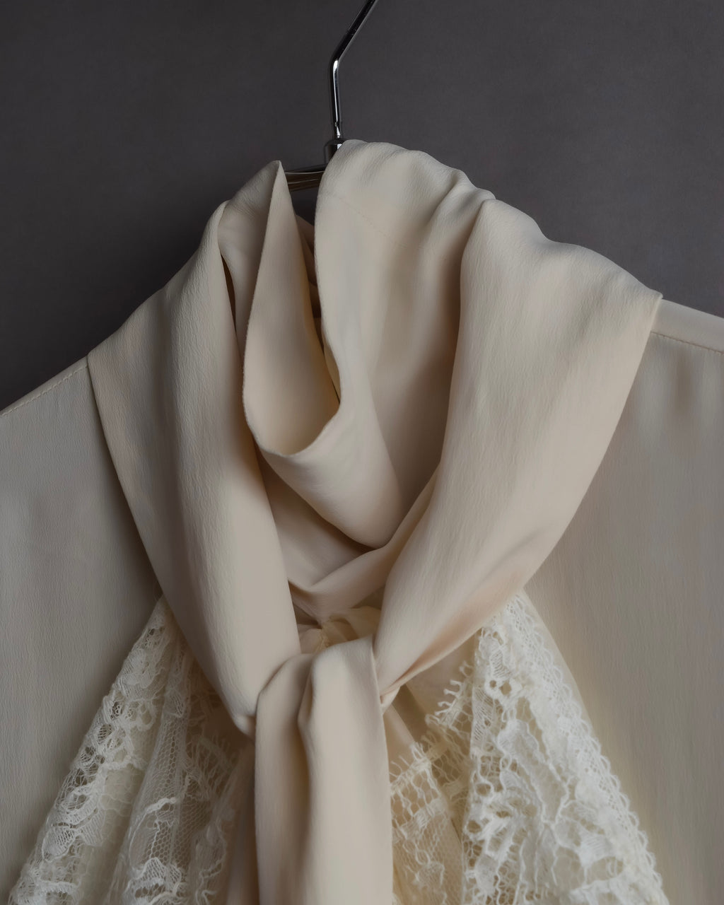 "GUCCI" Michele period frill lace silk bowtie shirt