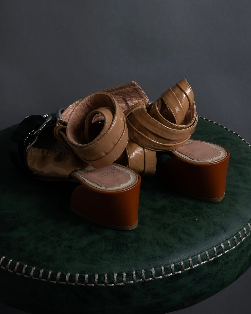 "Dior" Cutting design patent leather pointed toe pumps