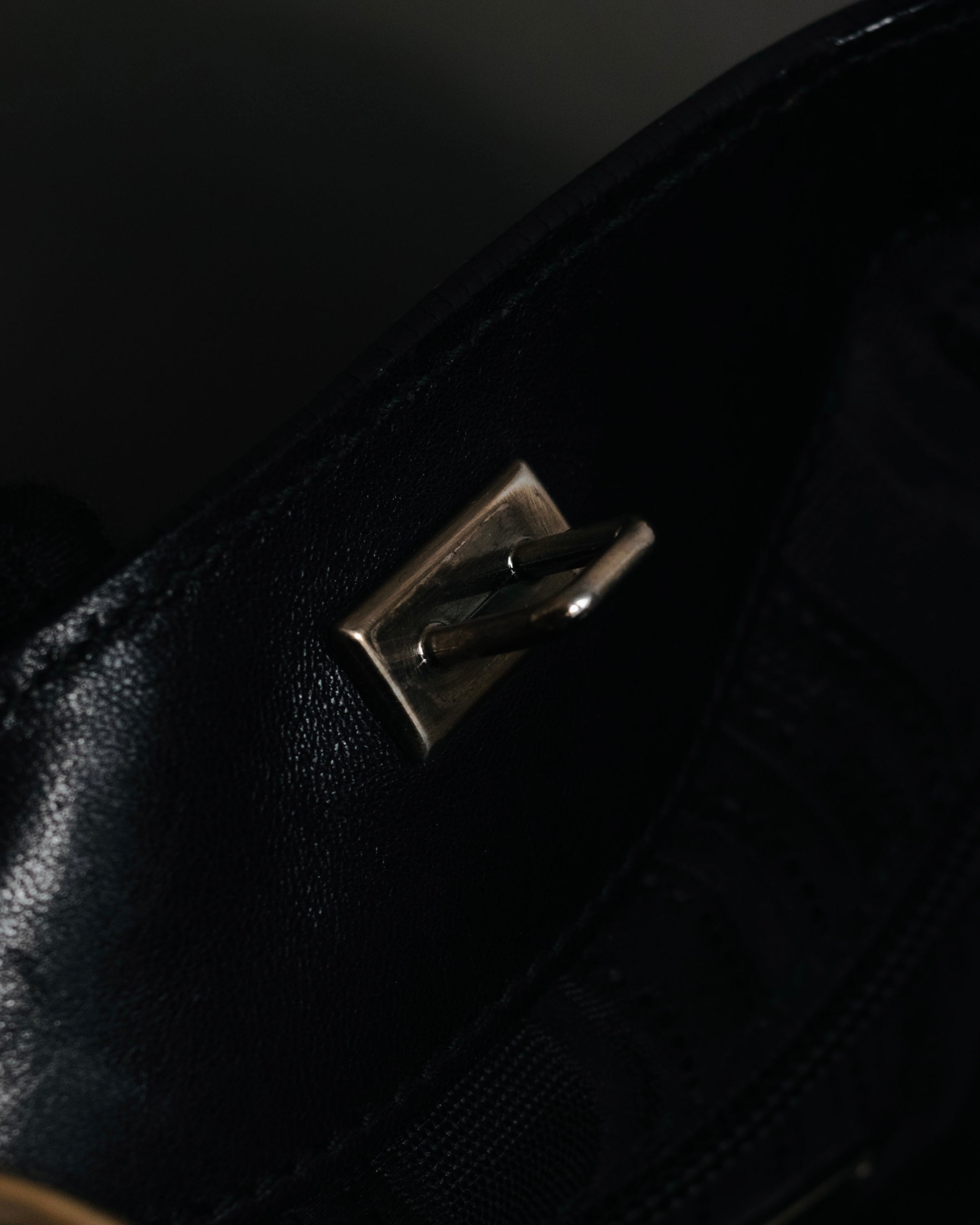 –SPECIAL– "Salvatore Ferragamo"
00’s Gancini ring-gathered nappa 2way bag