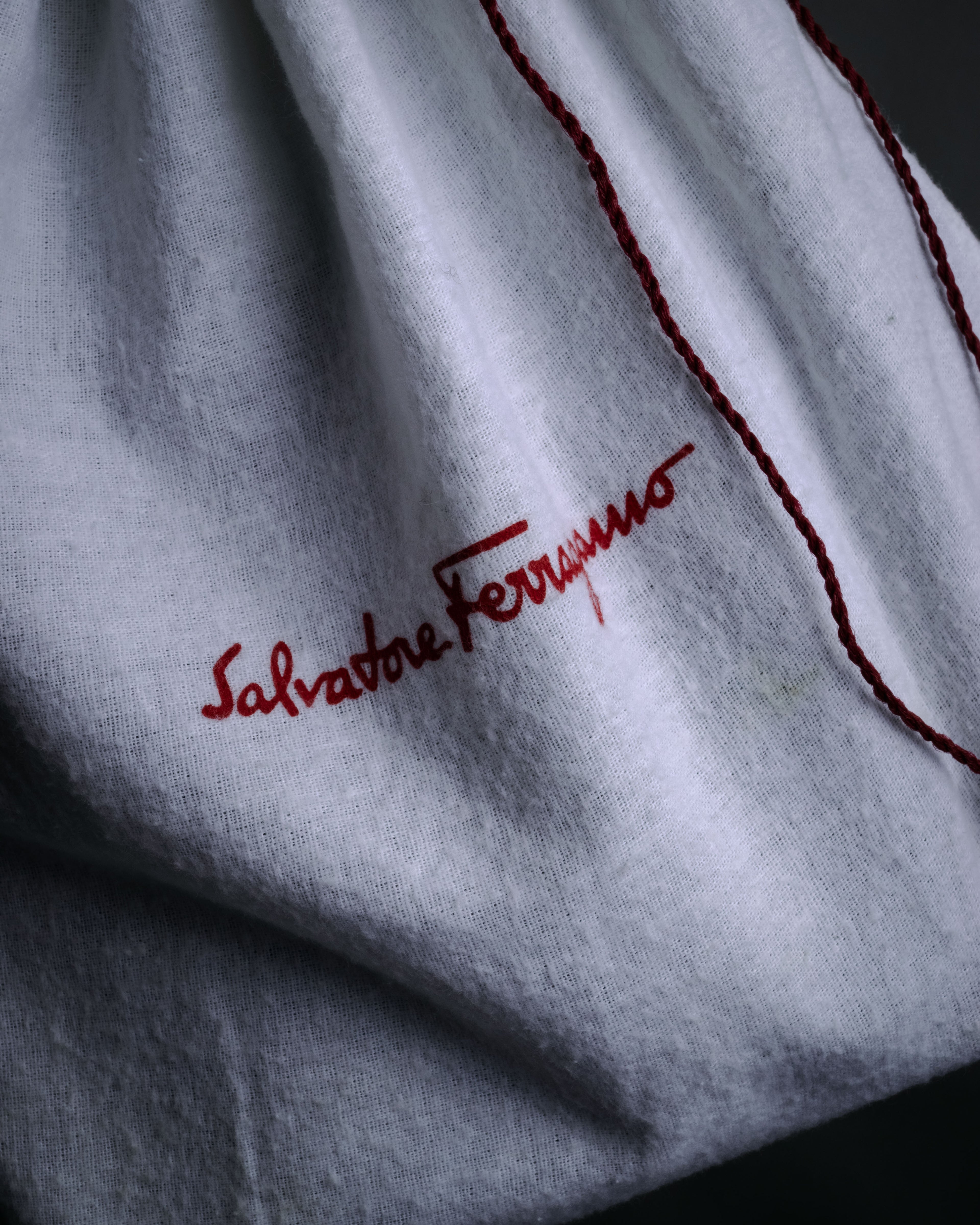 “Salvatore Ferragamo” 90’s Knot handle suede bag