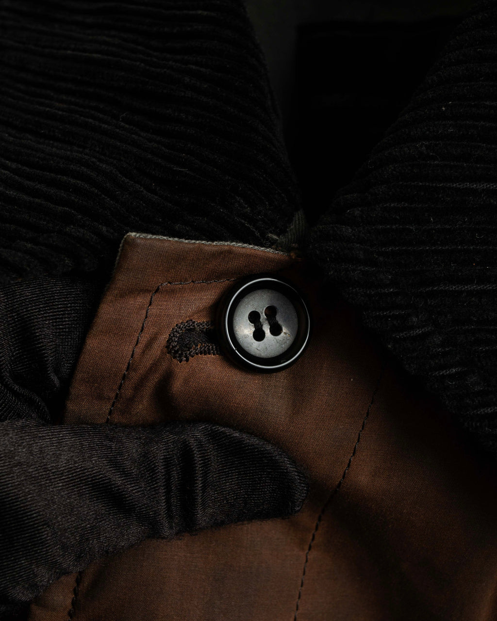 "COMME des GARCONS HOMME"
03AW corduroy collar design stand collar long coat