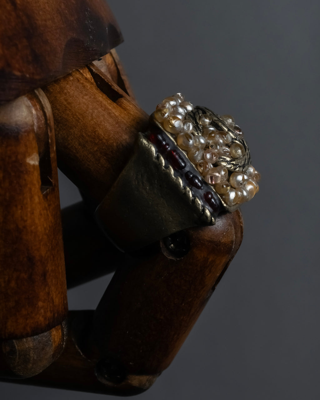 "CHANEL" 00 AW Glass pearl Coco mark motif gold ring