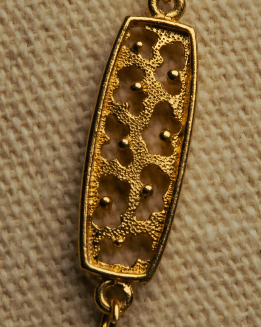 "TRIFARI" 50's-60's Ornate gold tone pendant necklace