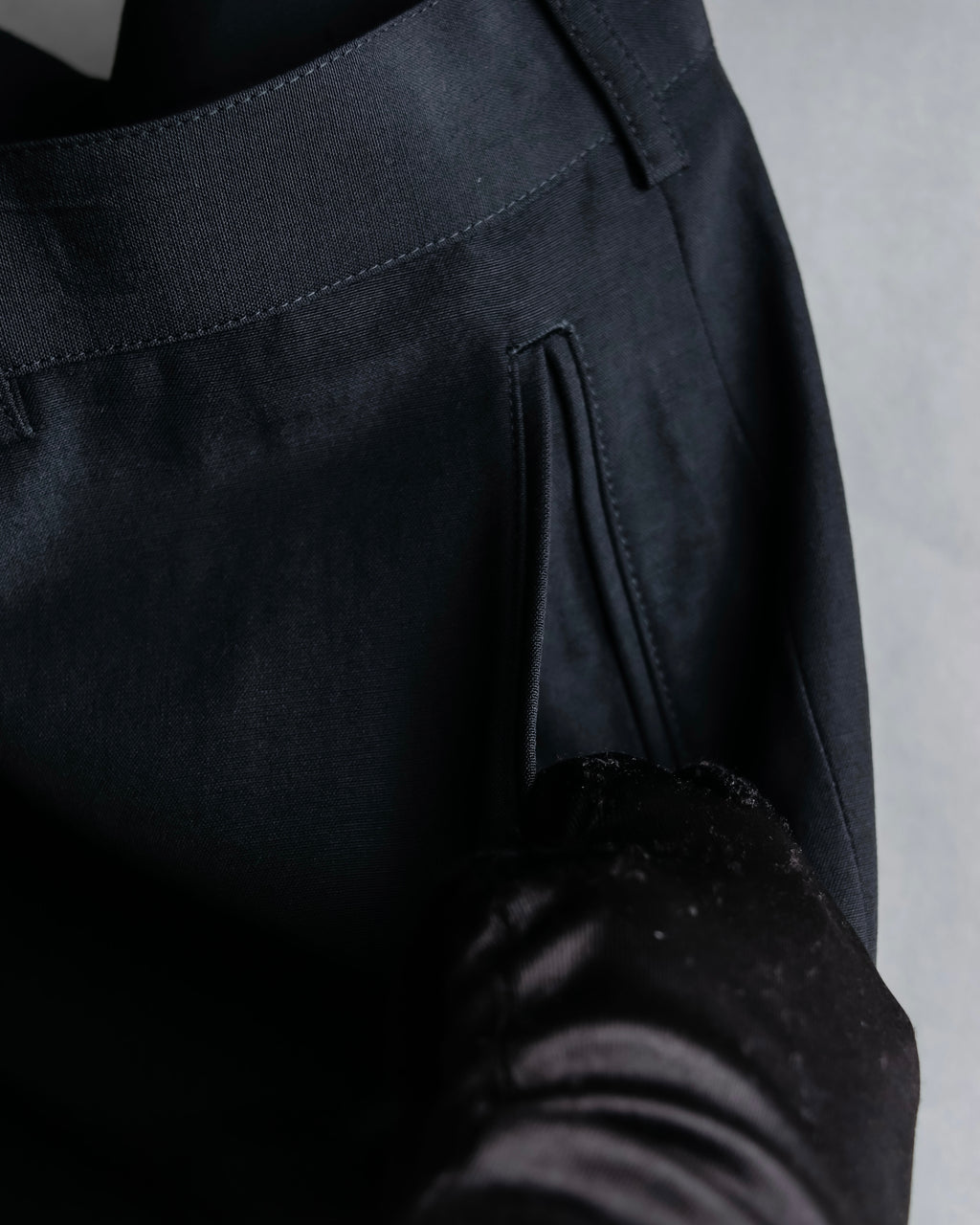 "JEAN PAUL GAULTIER FEMME"
 High-waisted straight draping slacks