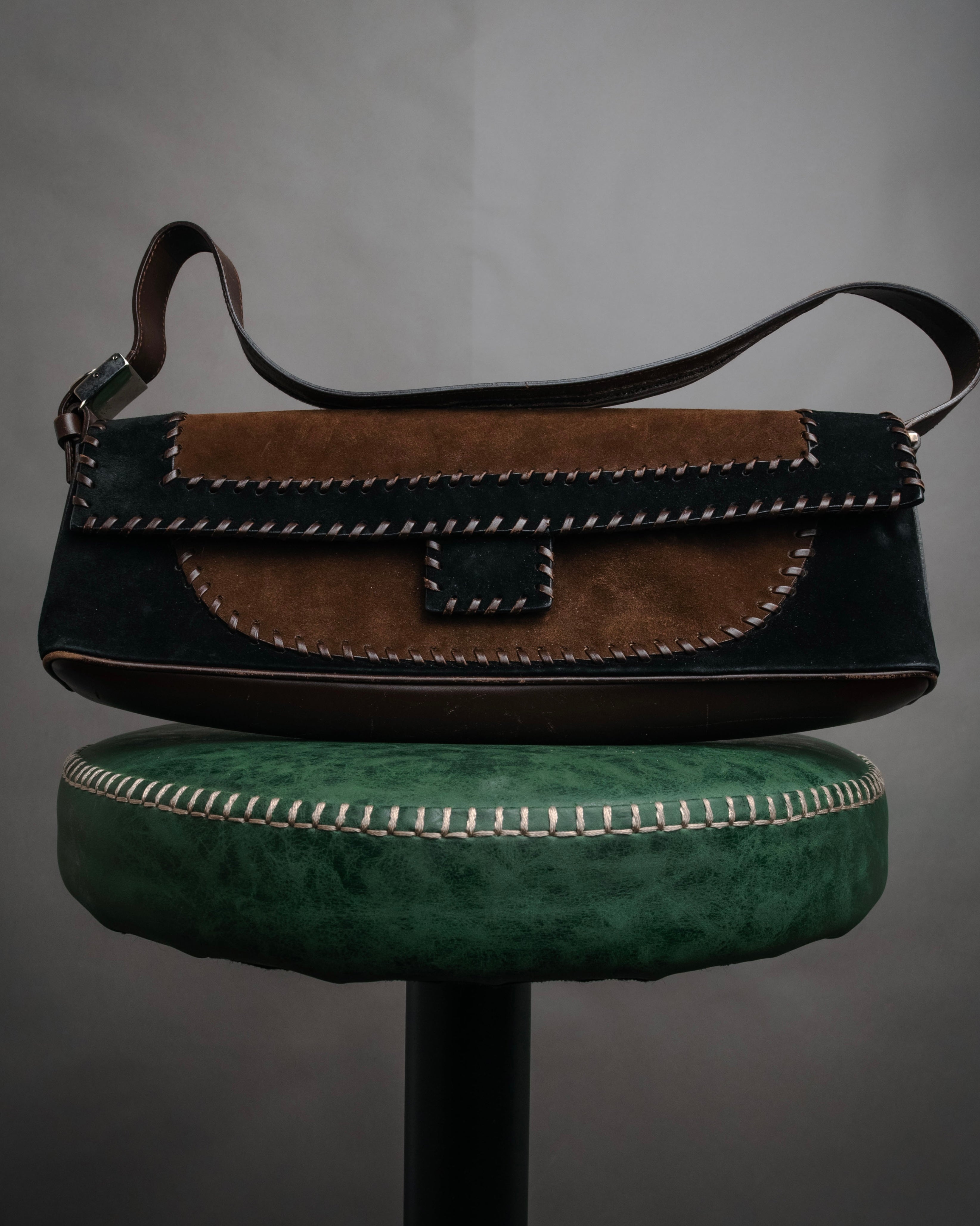 –SPECIAL– “Salvatore Ferragamo”
90’s-00’s Whipstitched suede baguette shoulder bag