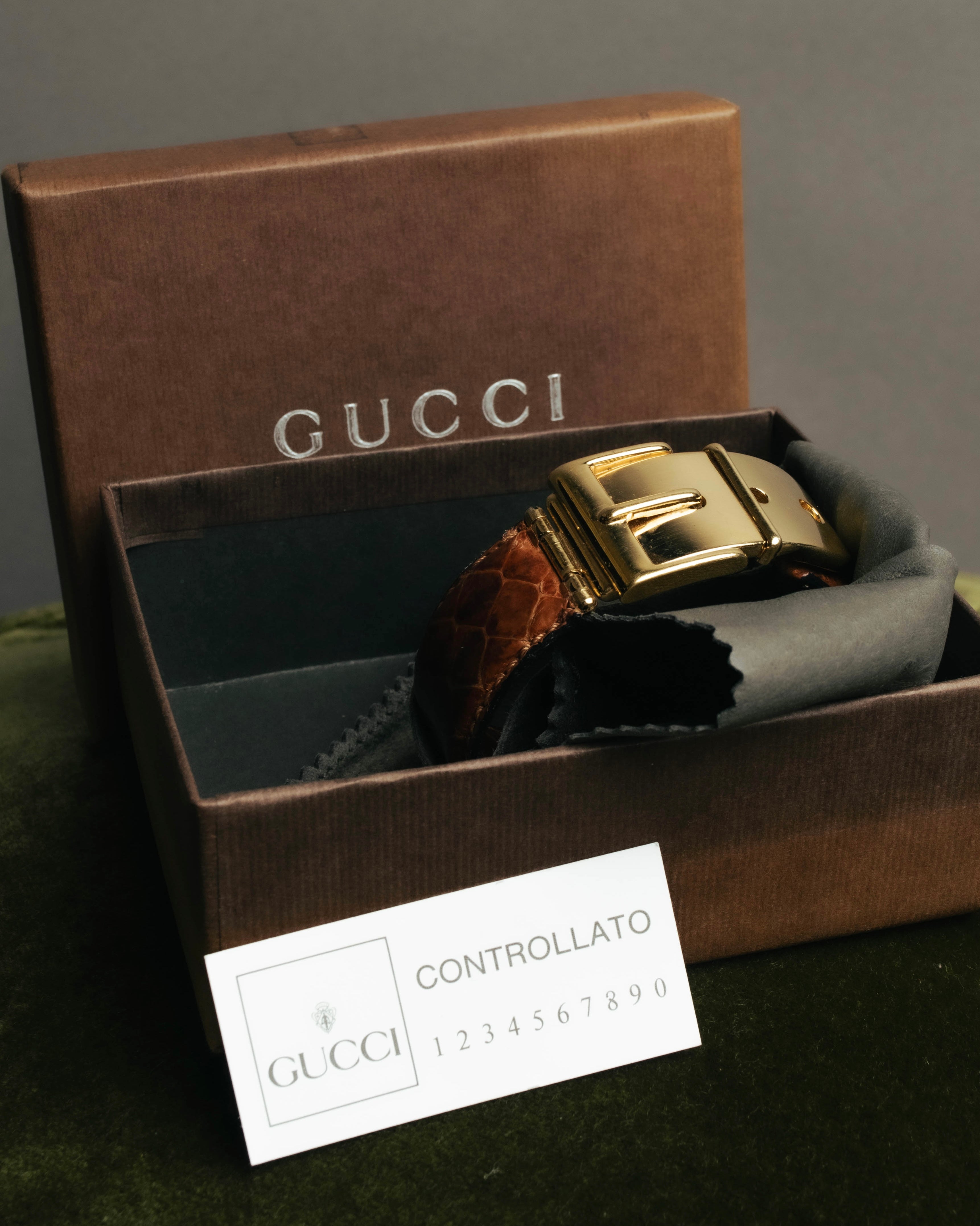 "GUCCI" 90's-00's Embossed leather buckle bangle