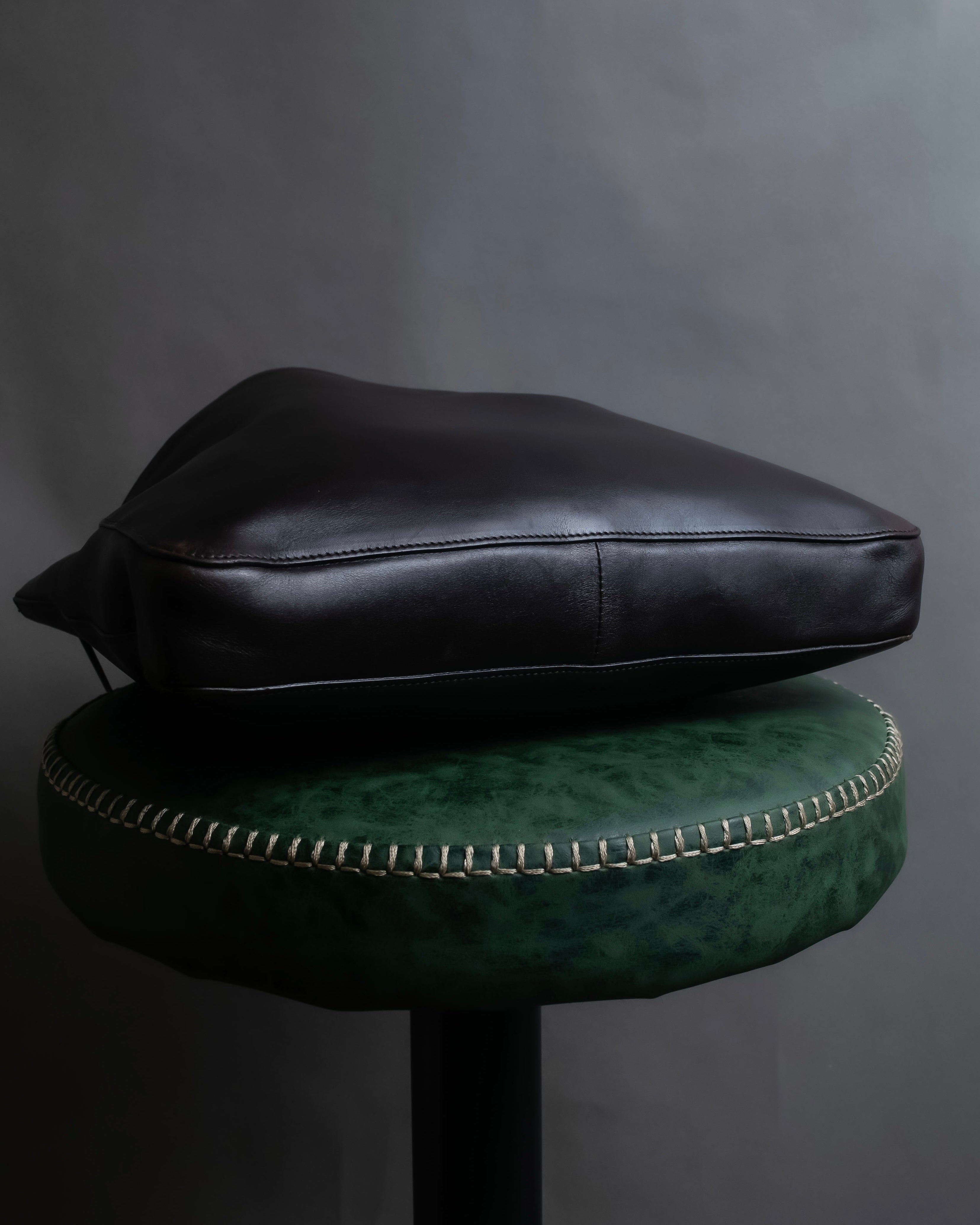 "GUCCI" Metal handle detail brown leather bag