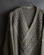 "Vintage geometric pattern V-neck knit"