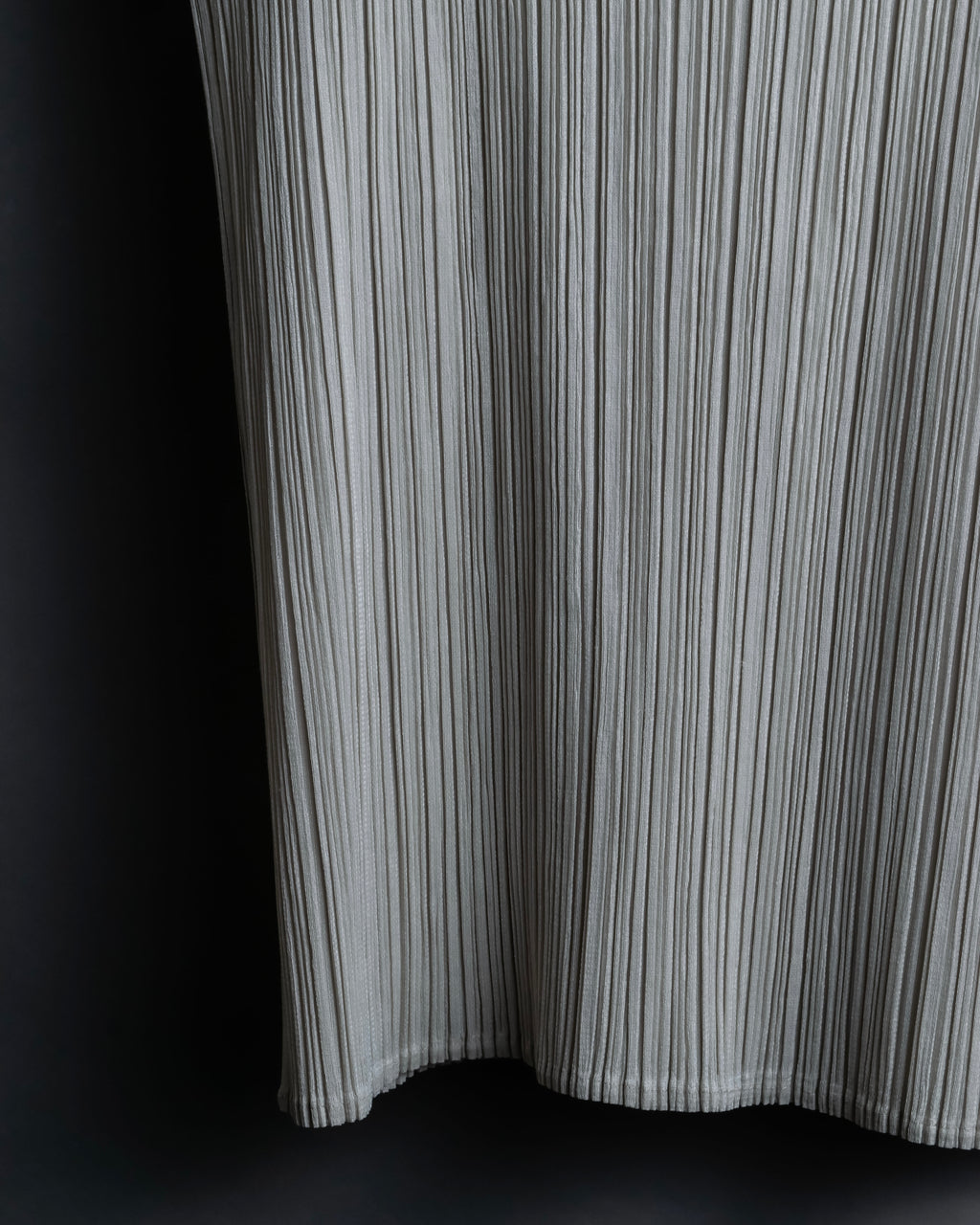 "PLEATS PLEASE ISSEY MIYAKE" Off-white tank top