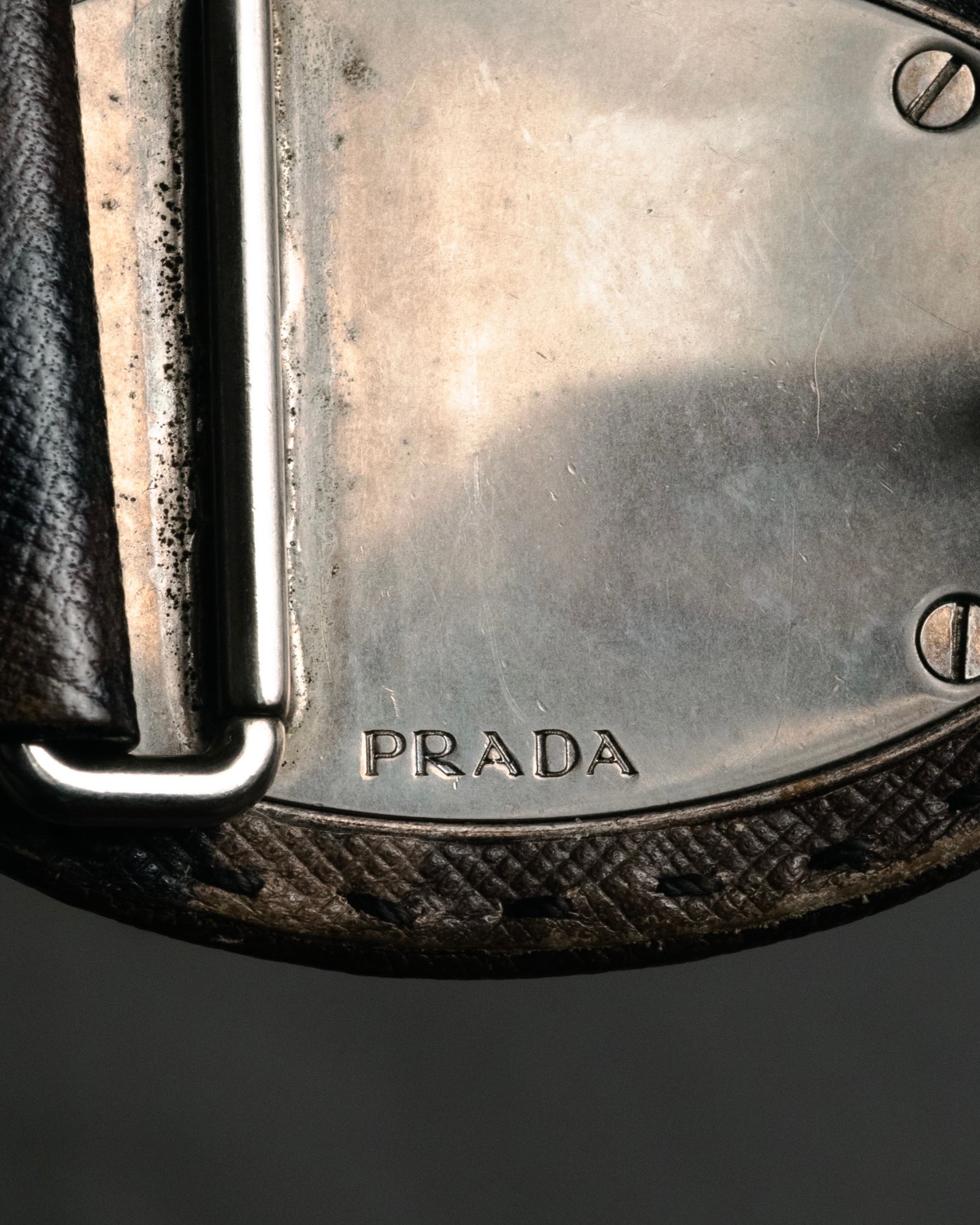 “PRADA” 2010’s Saffiano camouflage relief logo buckle
leather belt