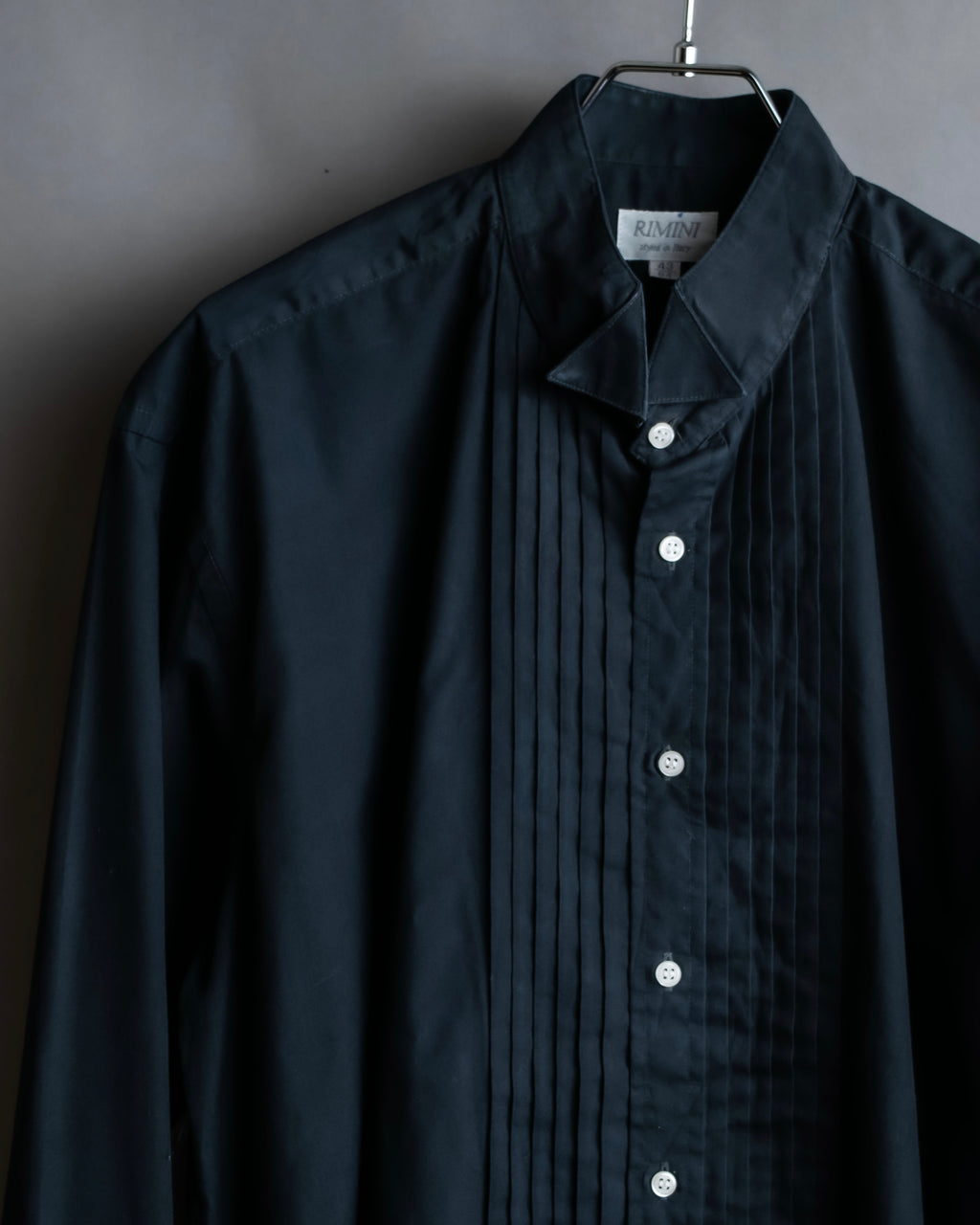 "RIMINI" Wing color pin tuck design shirt