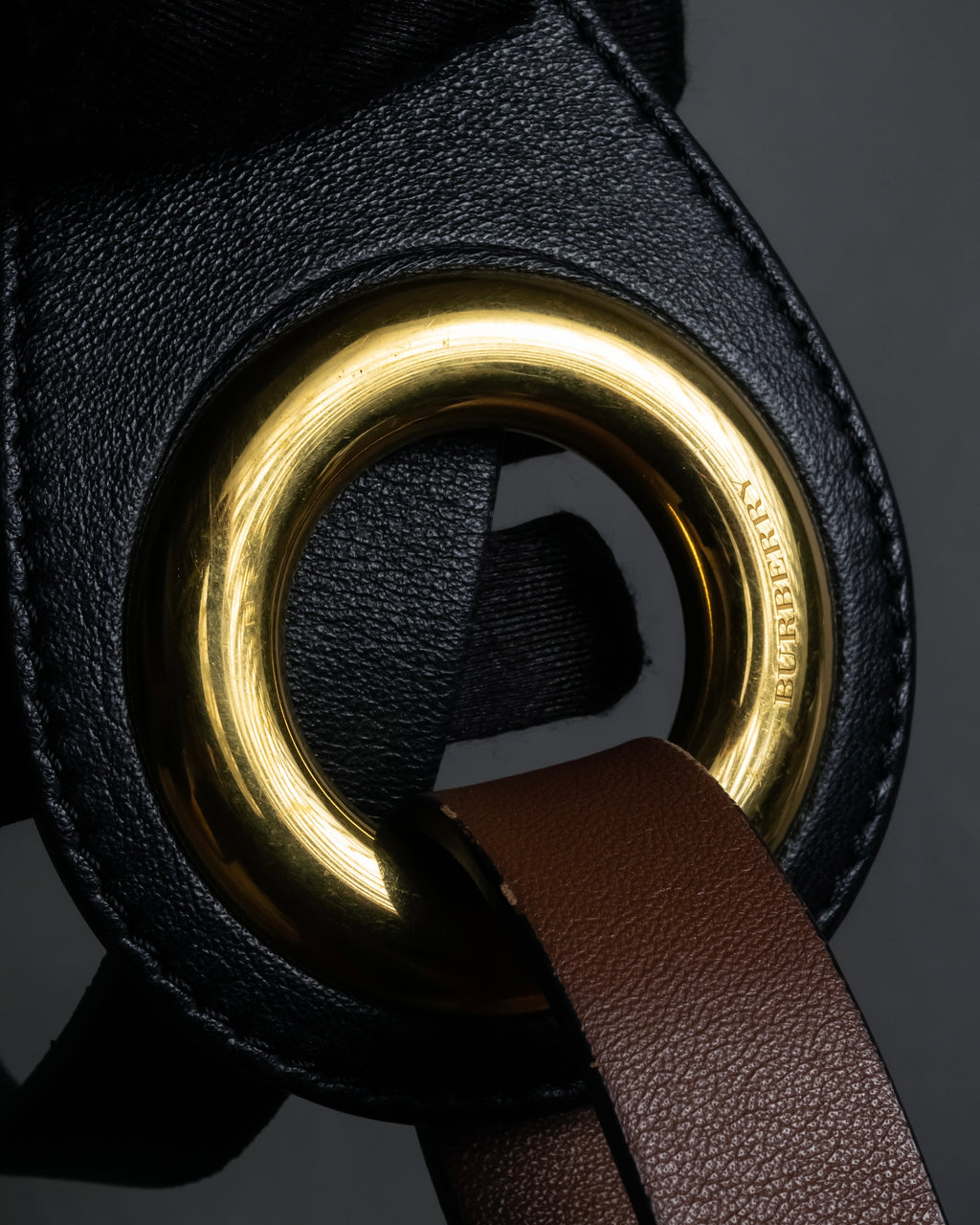 "BURBERRY" Gold circle metal design waist mark leather belt
