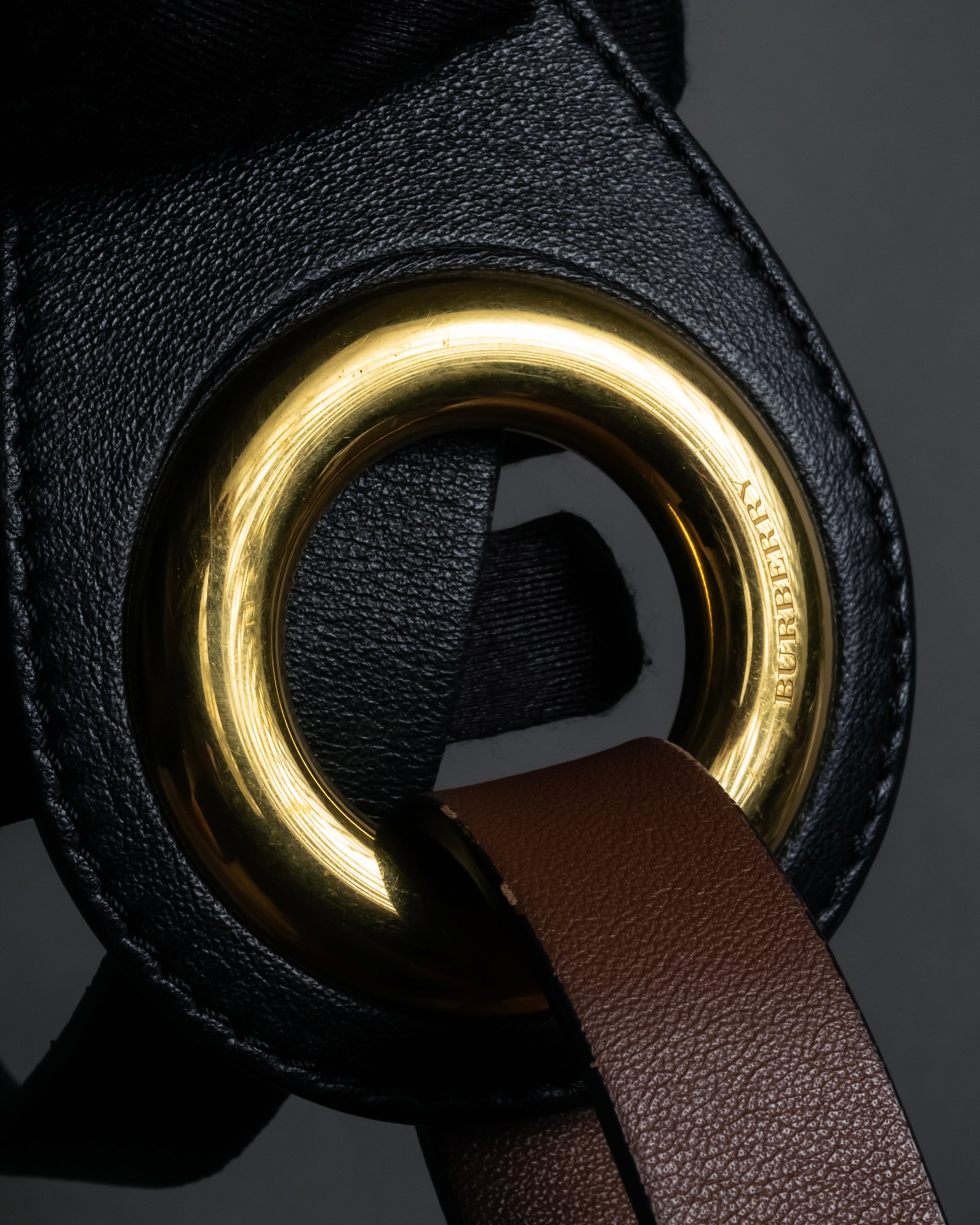 "BURBERRY" Gold circle metal design waist mark leather belt
