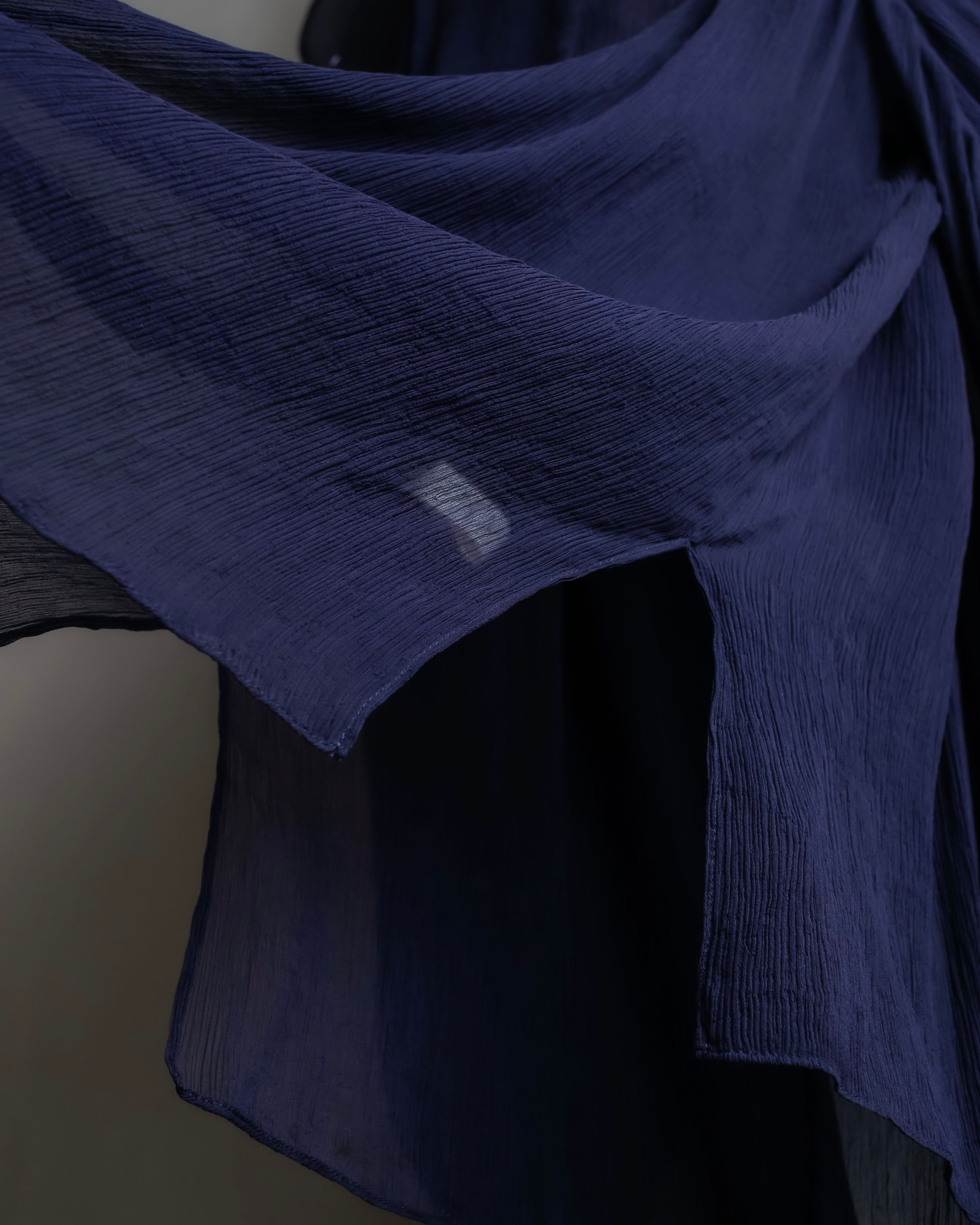 "HERMES" Bowtie detail balloon sleeve sheer pullover