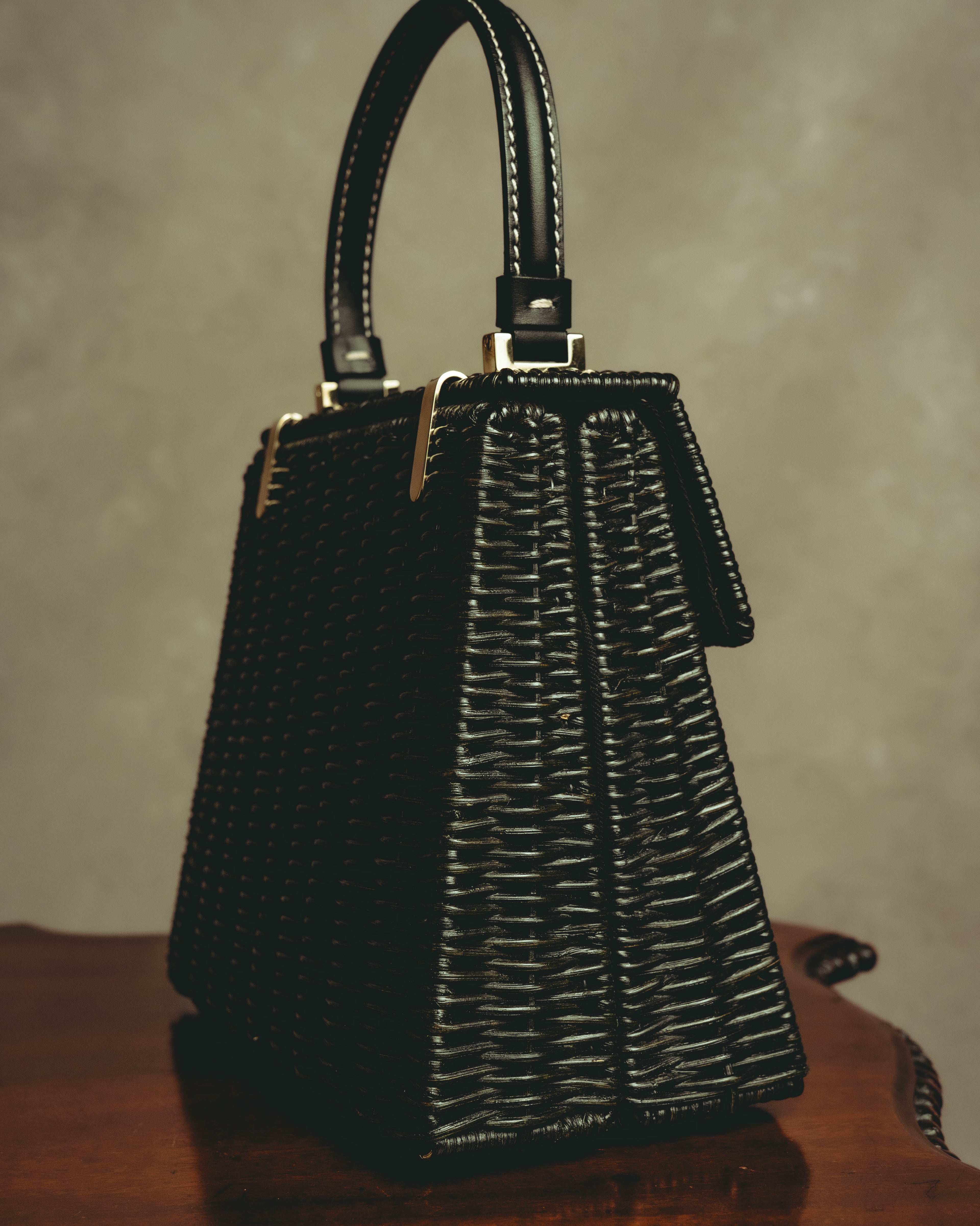 –SPECIAL– "Salvatore Ferragamo" 90's-00's Sculptural basket top-handle handbag