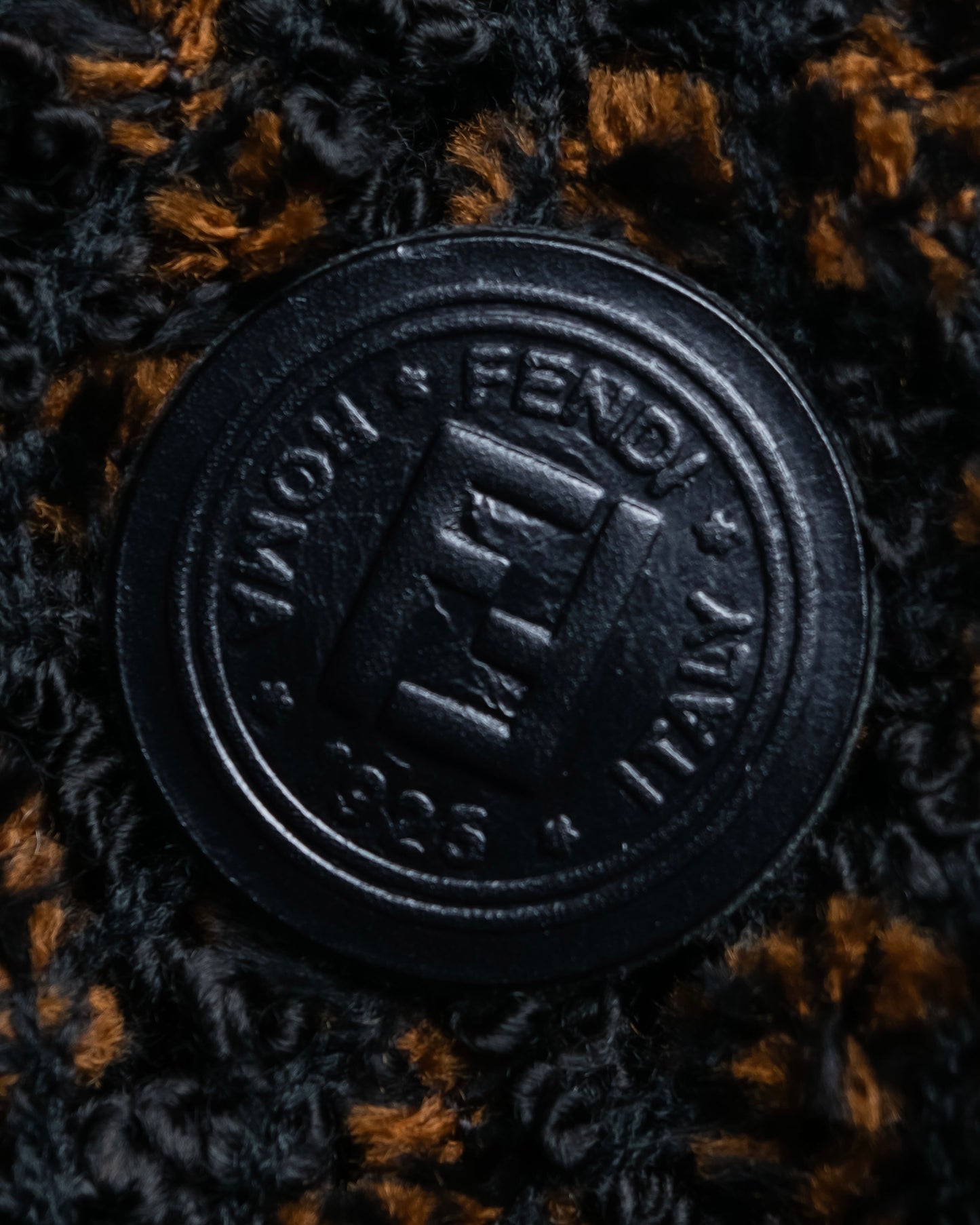 "FENDI" Boucle yarn material leather button design muffler