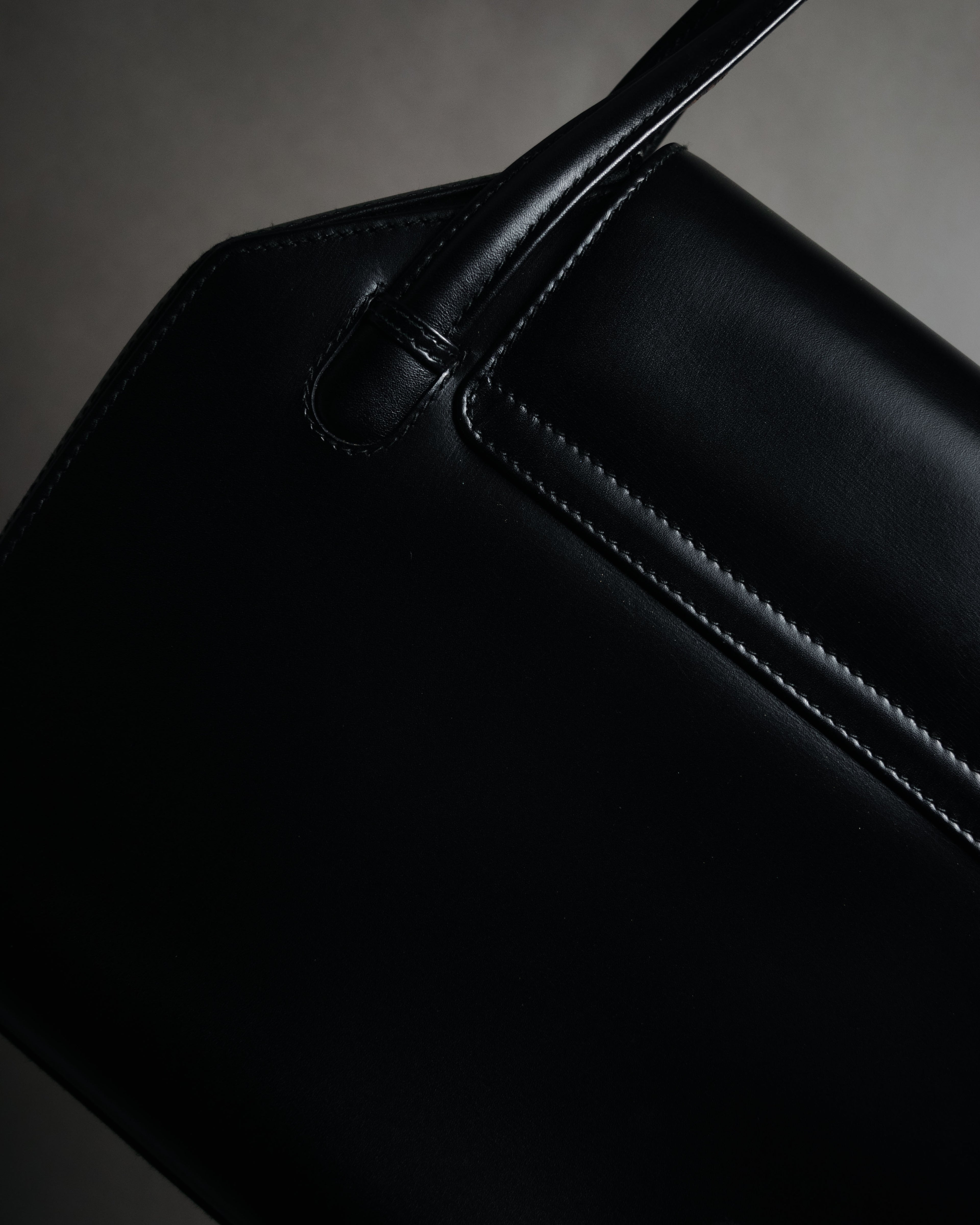 –SPECIAL– "GUCCI" 90’s Architectural oval hardware box calf handbag