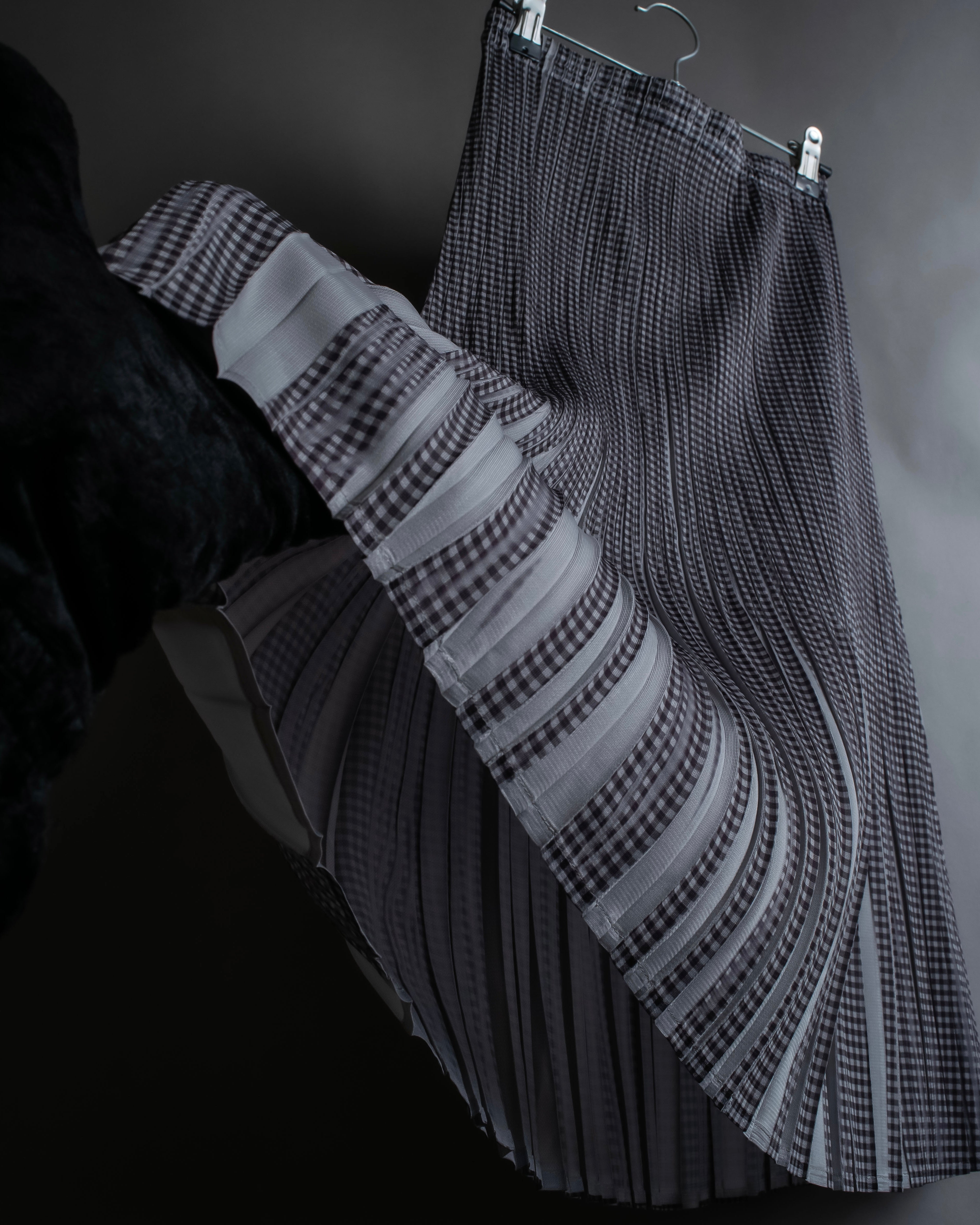 "PLEATS PLEASE ISSEY MIYAKE"
Gingham check sheer combination pleated skirt