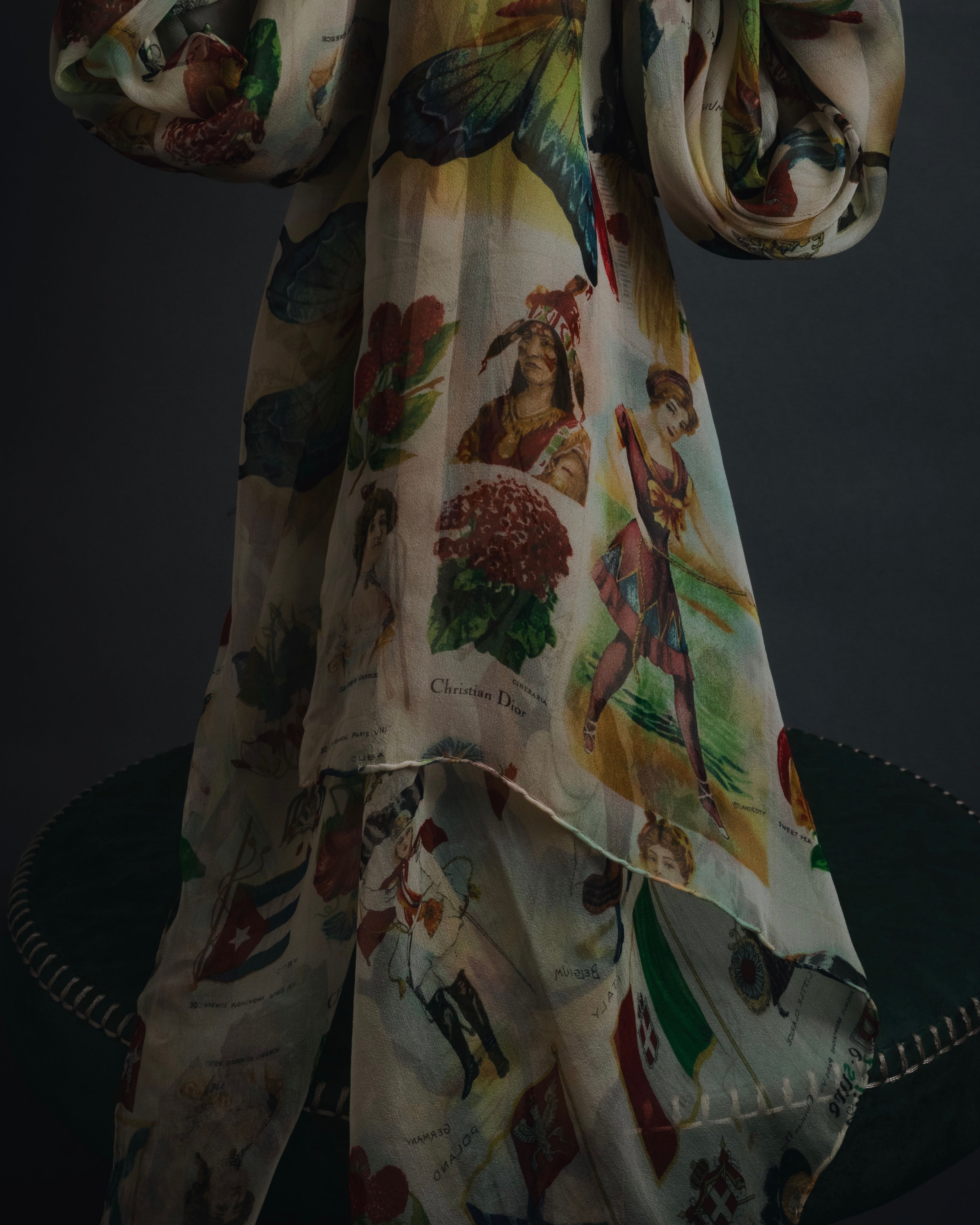 –SPECIAL– "Christian Dior"
00’s historic collage-print silk chiffon large stole