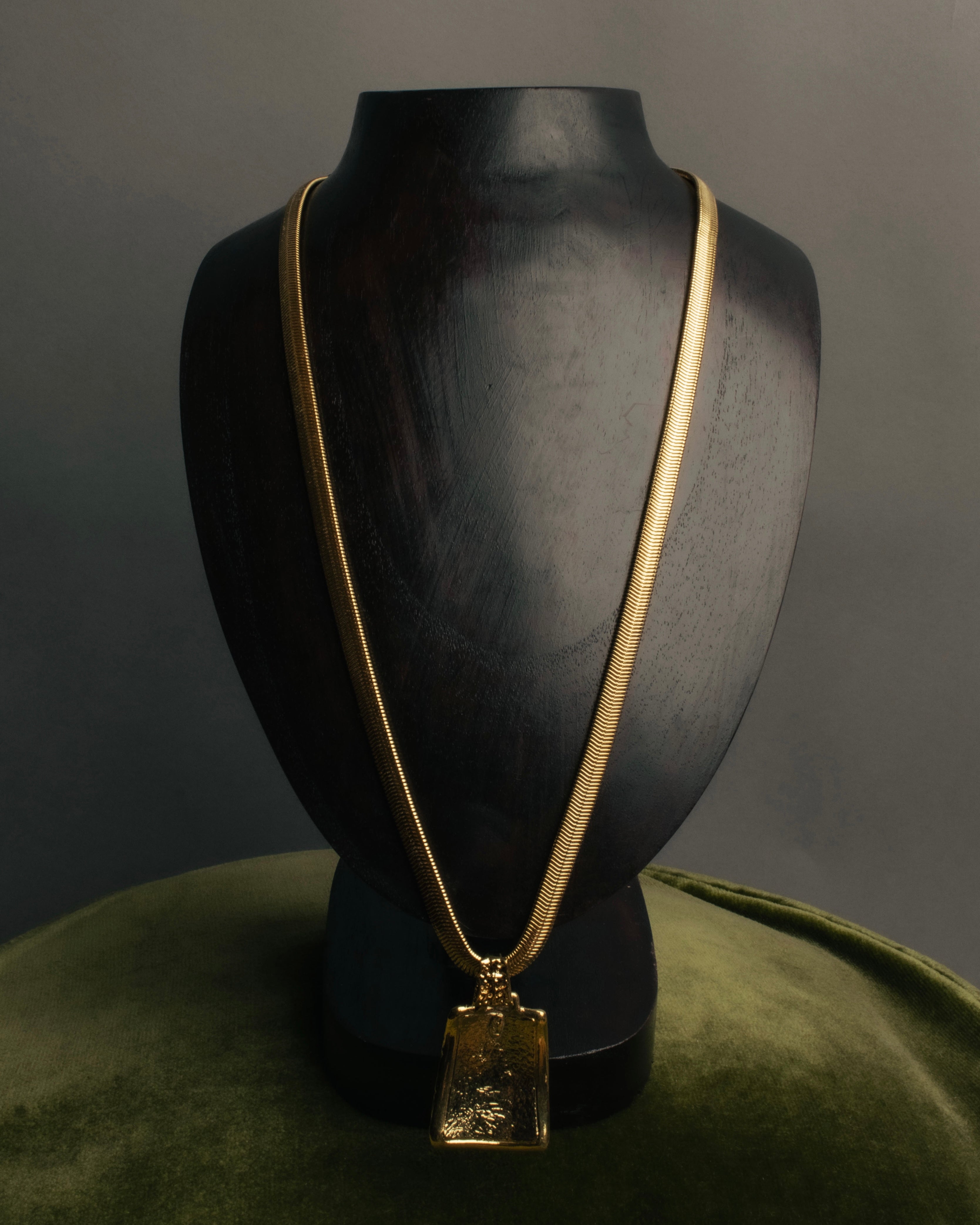 "Yves Saint Laurent" 80's-00's Gold tone textured pendant necklace