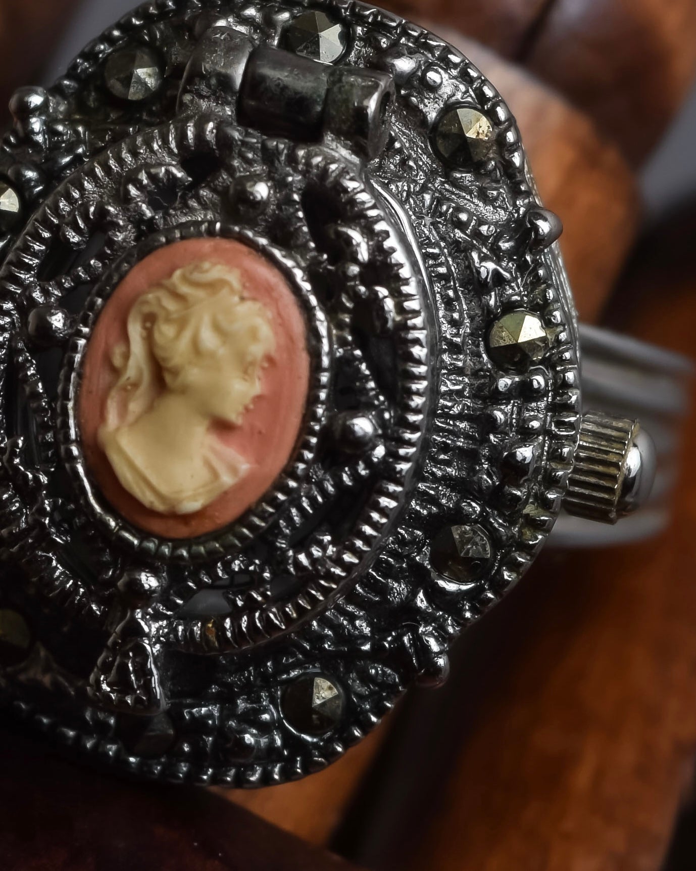 "Victorian cameo locket ring watch"