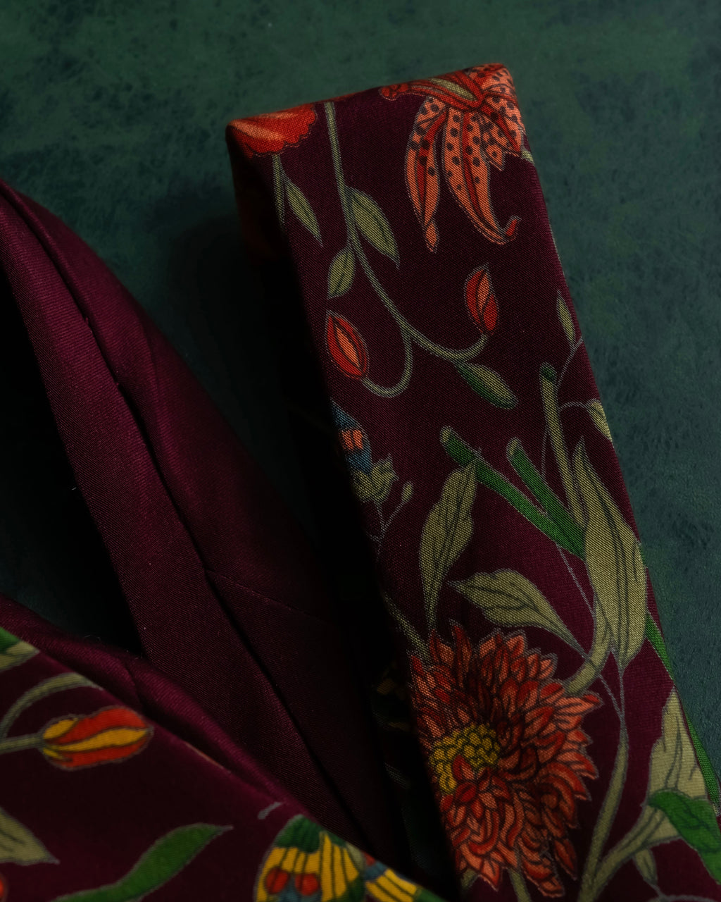 "GUCCI" Flower motif vintage logo design silk neck tie