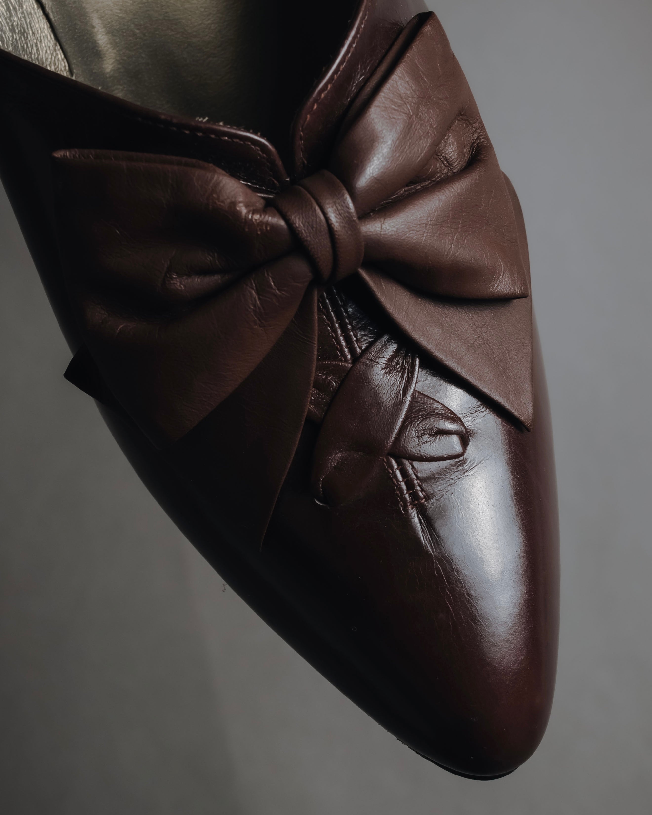 "YVES SAINT LAURENT" Elegant ribbon leather pumps