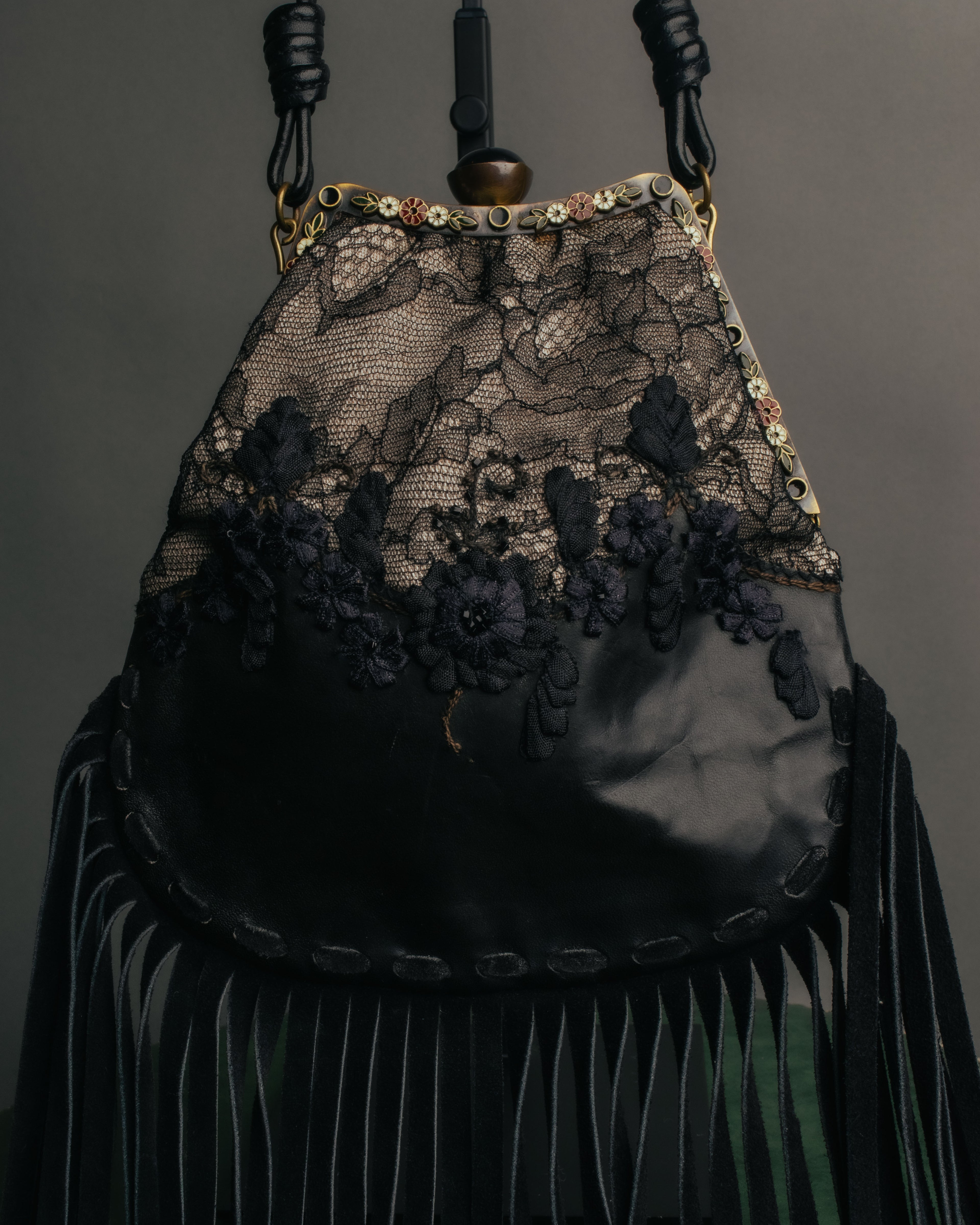 -SPECIAL- “VALENTINO GARAVANI” 2014-2016 lace embellished fringe frame bag