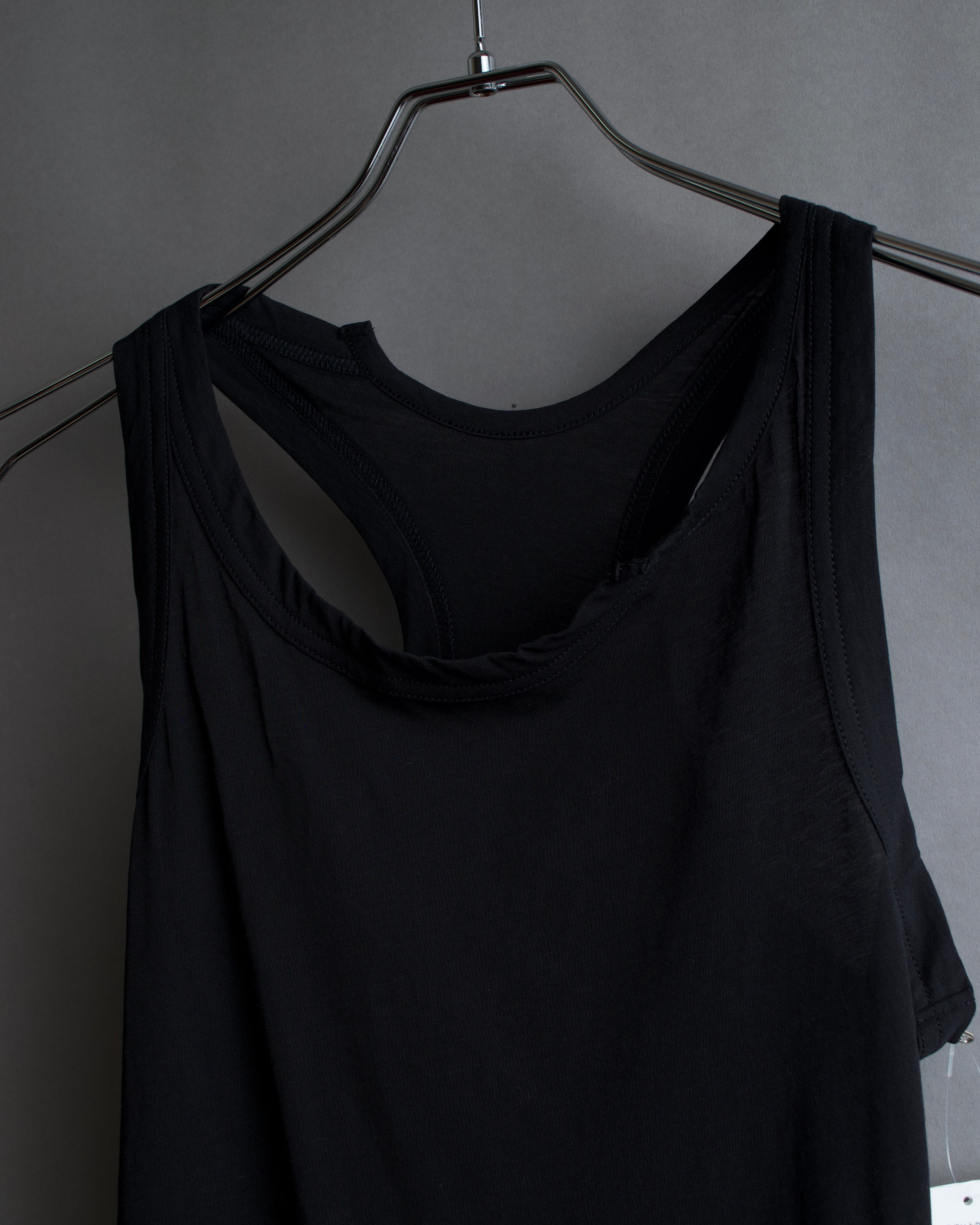 "YOHJI YAMAMOTO FEMME" 13SS
Shoulder cutting sleeveless pullover