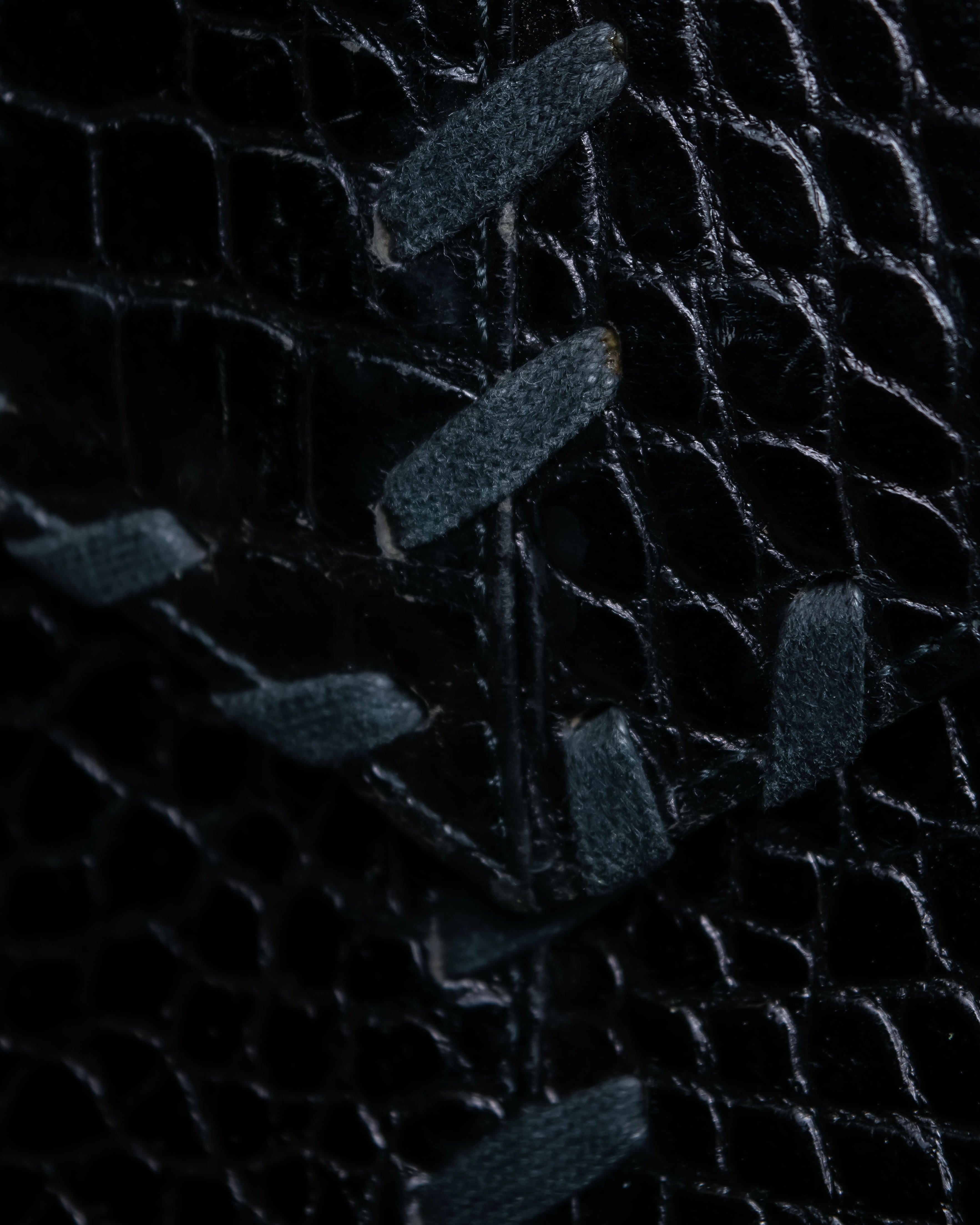 "YVES SAINT LAURENT" Braided stitch design crocodile embossed leather one-handle bag