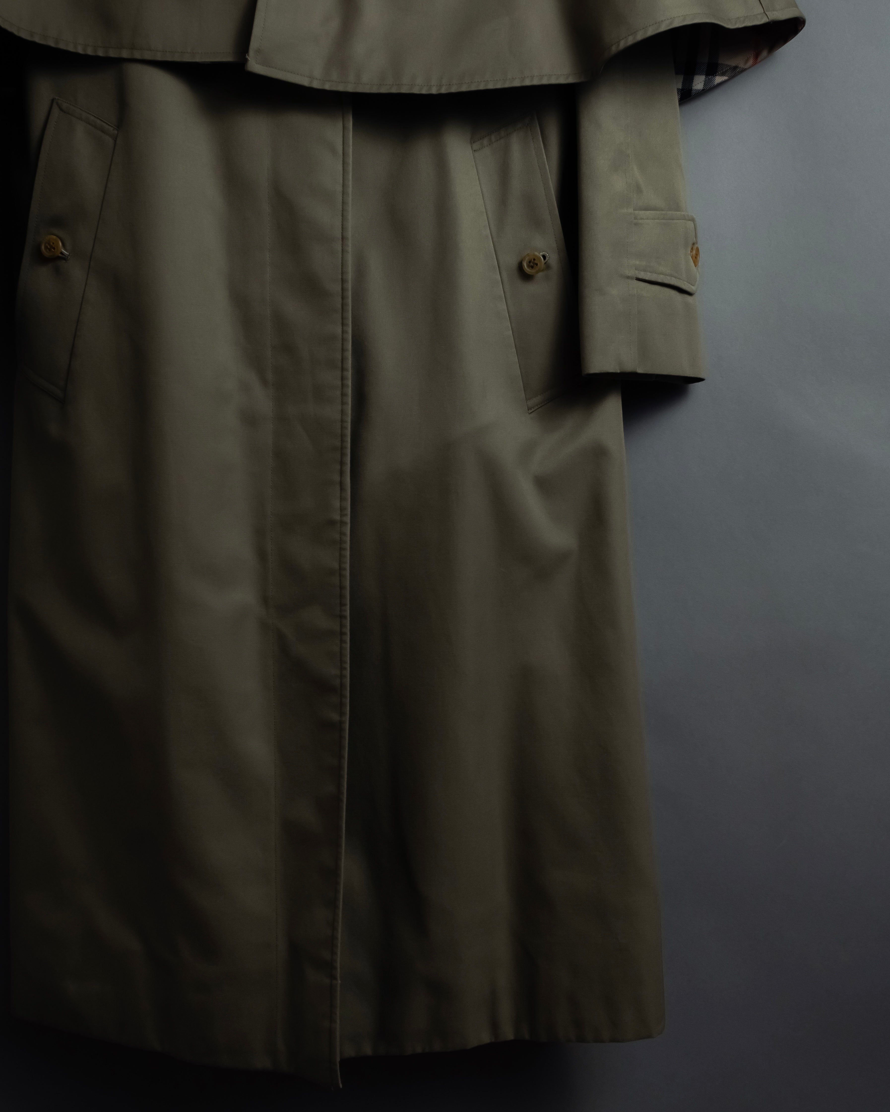 "BURBERRYS" Cape-attached design stand collar coat