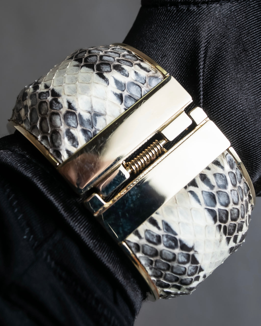 "BURBERRY" Python pattern metal hinge bangle