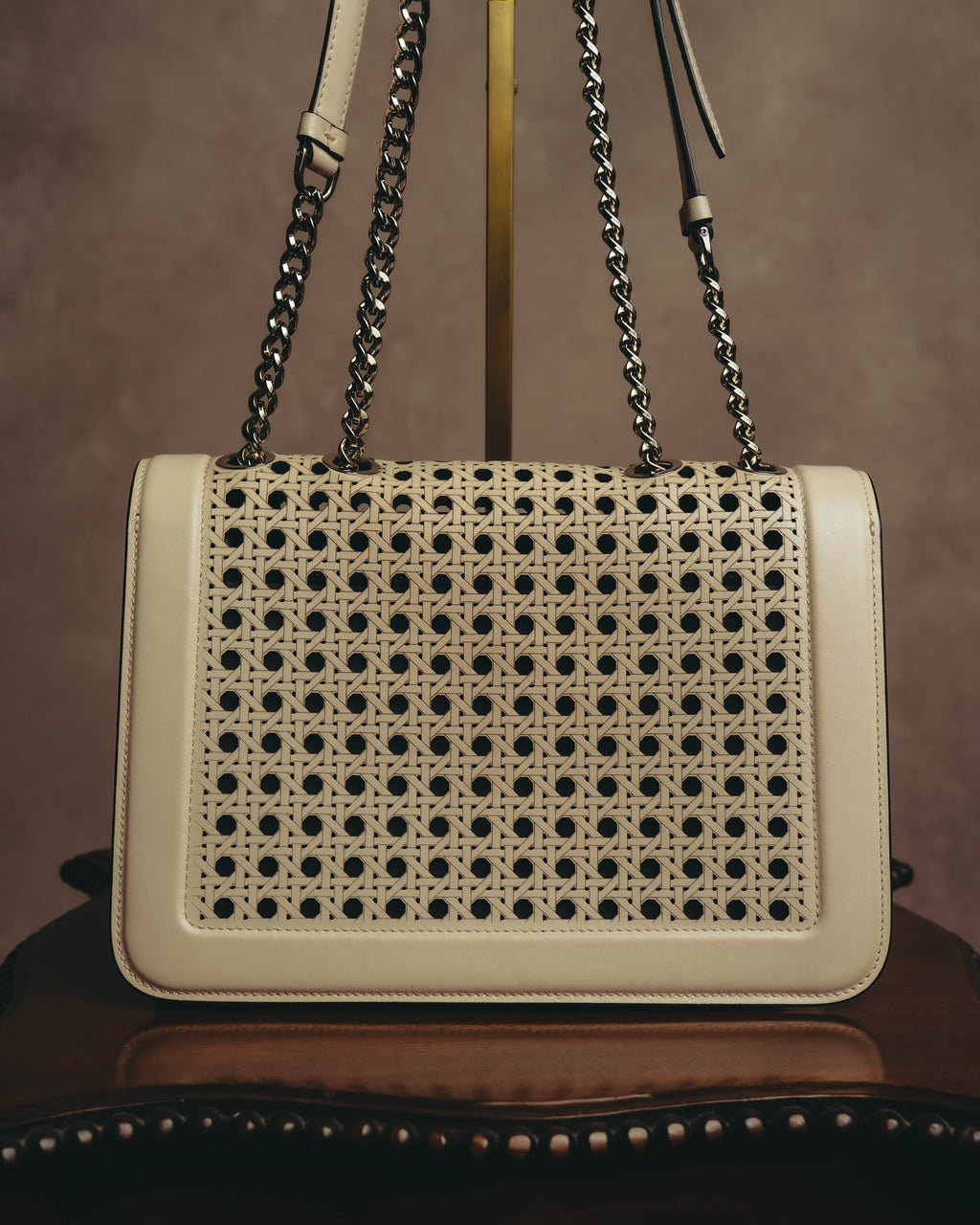 "Salvatore Ferragamo" 2010's-20's Ivory perforated leather chain shoulder bag