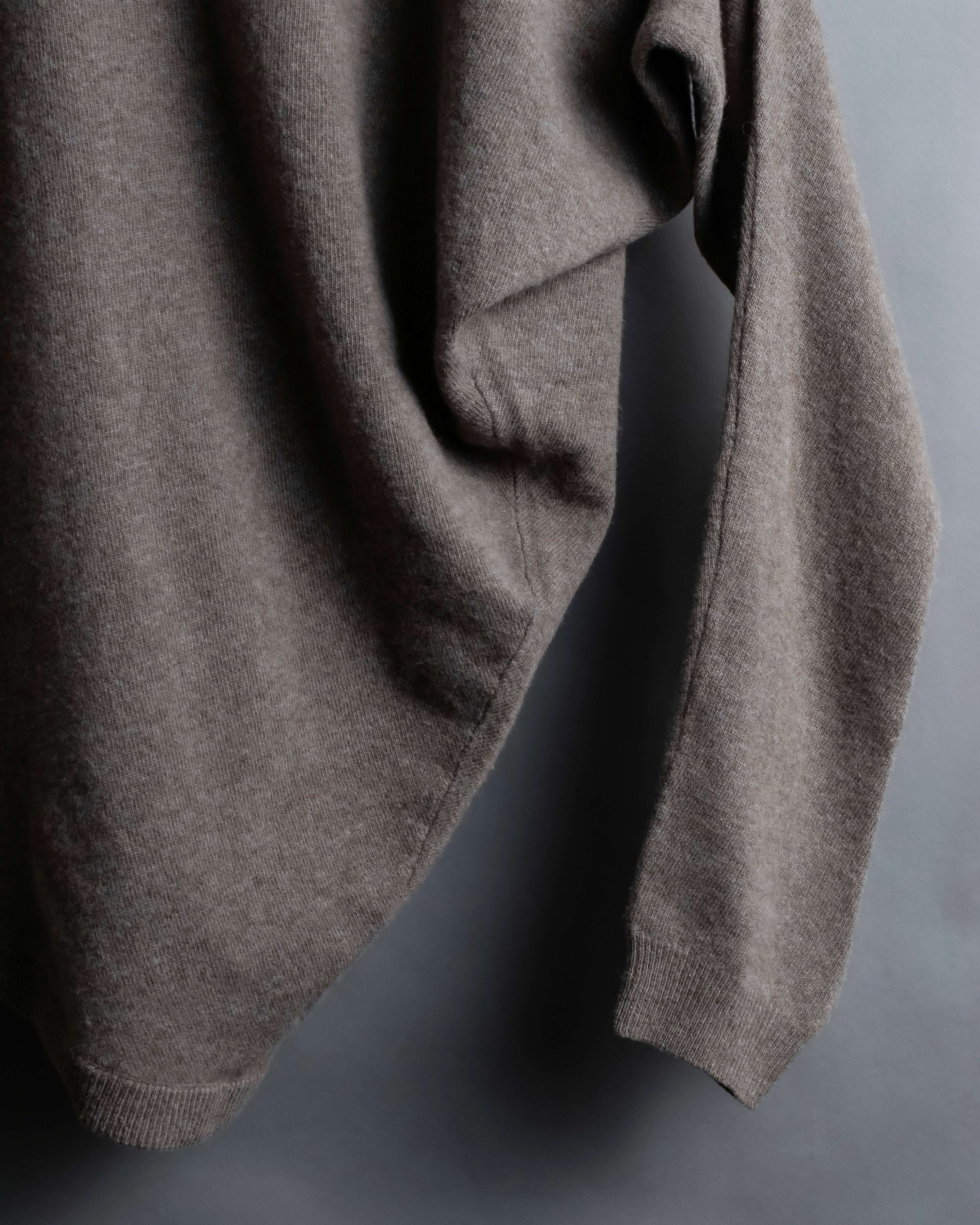 "MAISON MARGIELA 2005's AW " Twisted detail V-neck knit