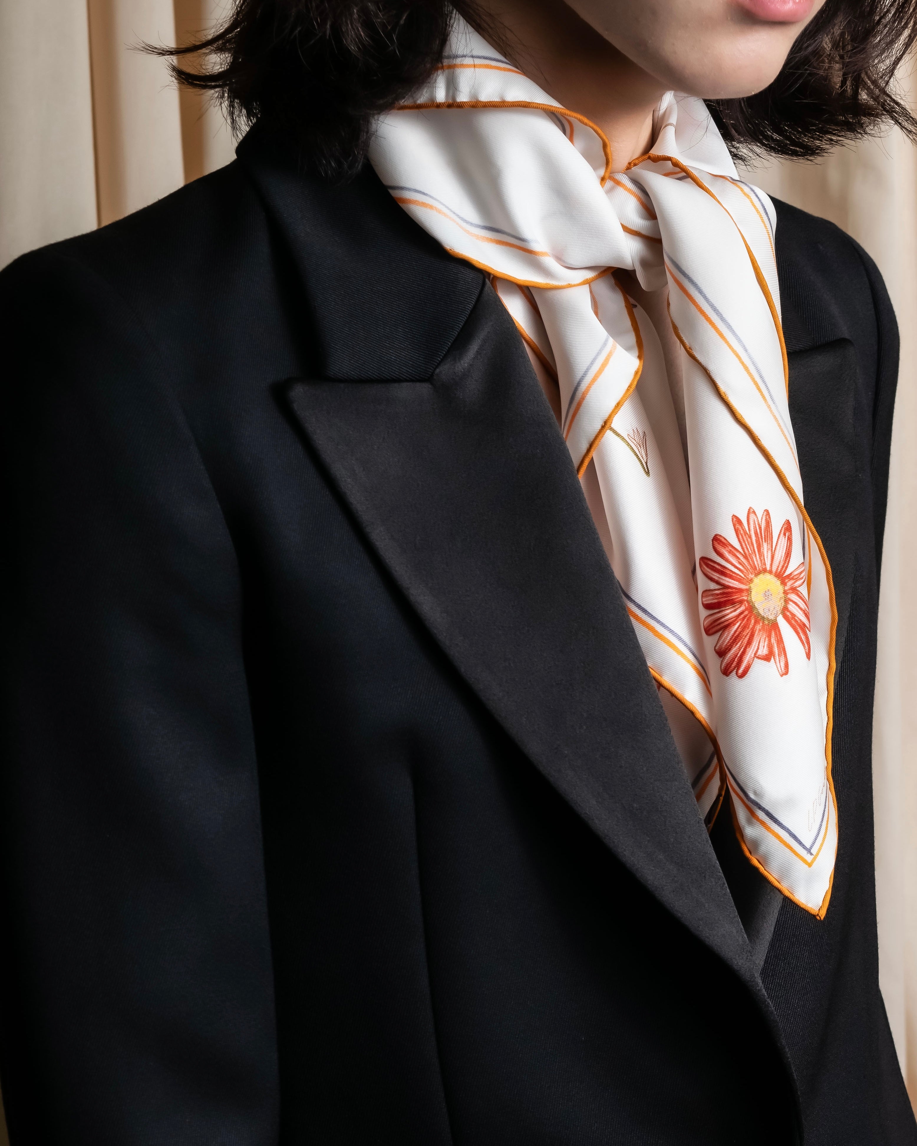 "HUGO BOSS" Satin switch lapel shaped tailored coat