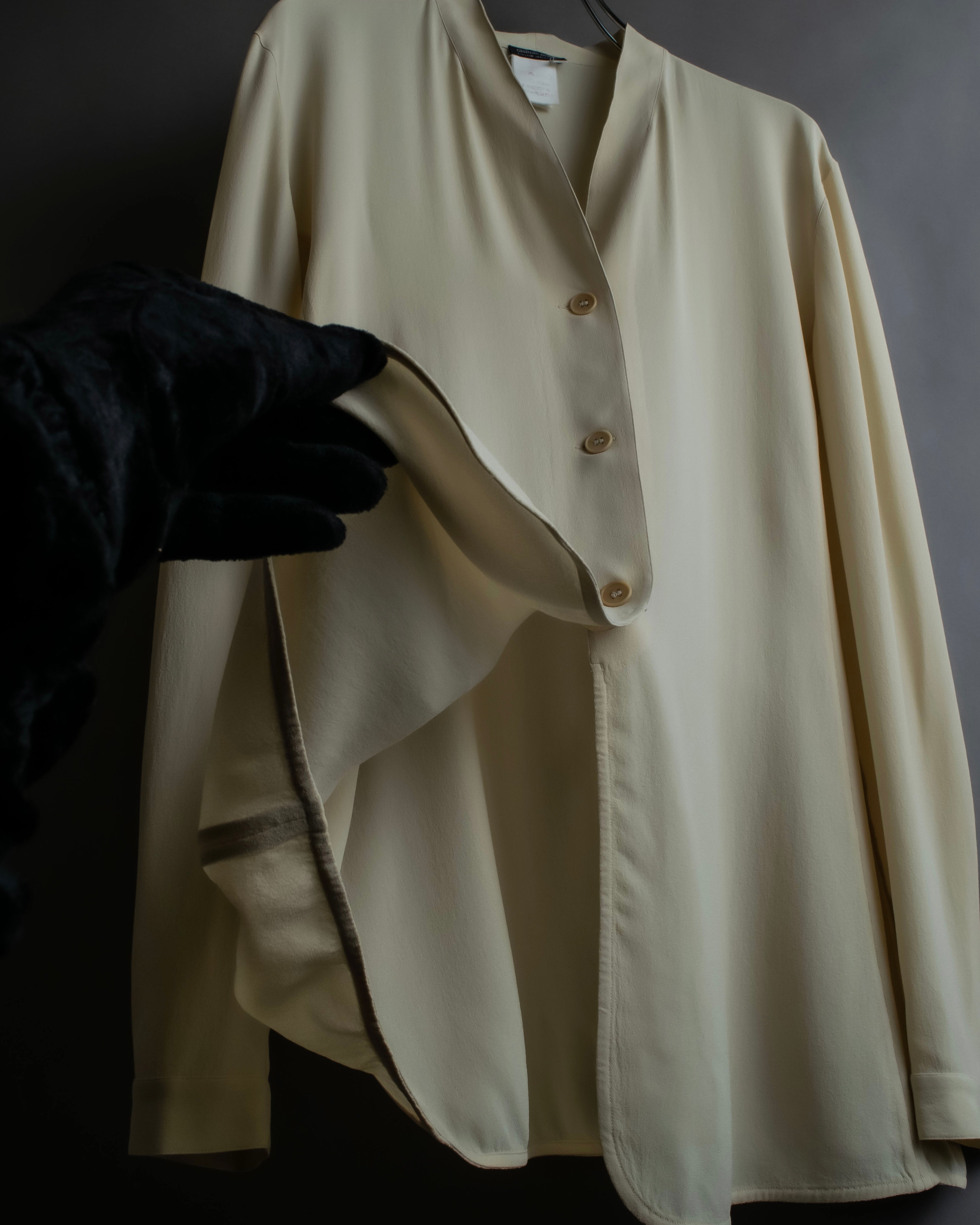 "GIORGIO ARMANI" Ivory color no collar silk shirt