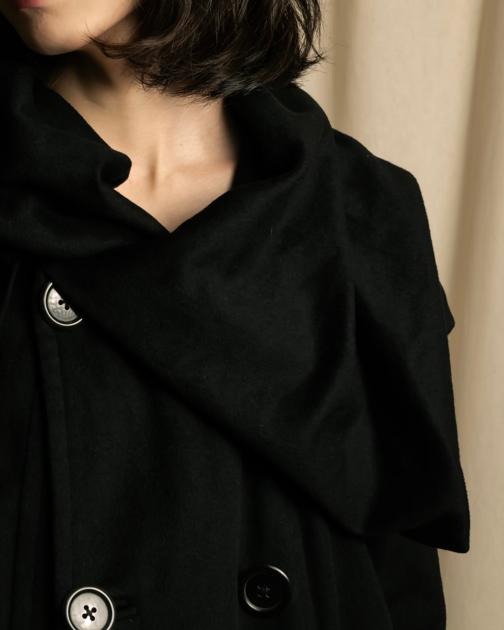 "TORUICHOU" Muffler-style collar military detail coat