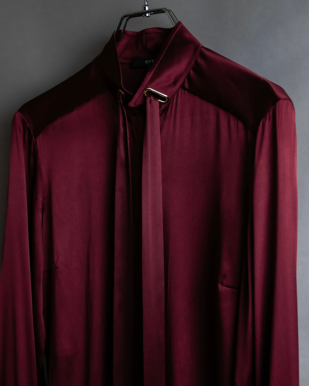 "GUCCI" Beautiful burgundy color silk bowtie shirt