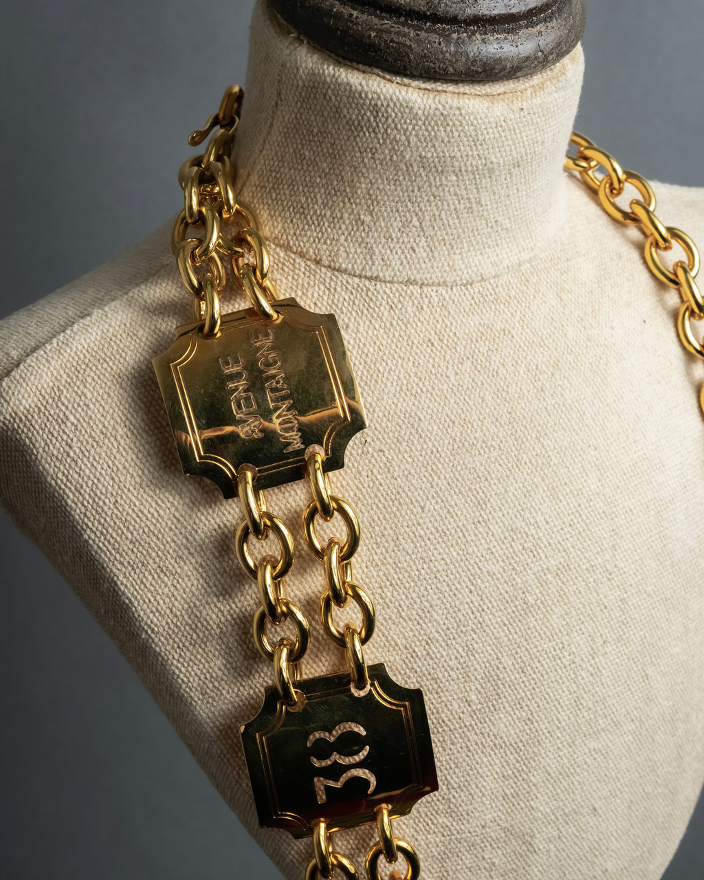 "CELINE" AVENUE MONTAIGNE 38 design gold necklace & belt
