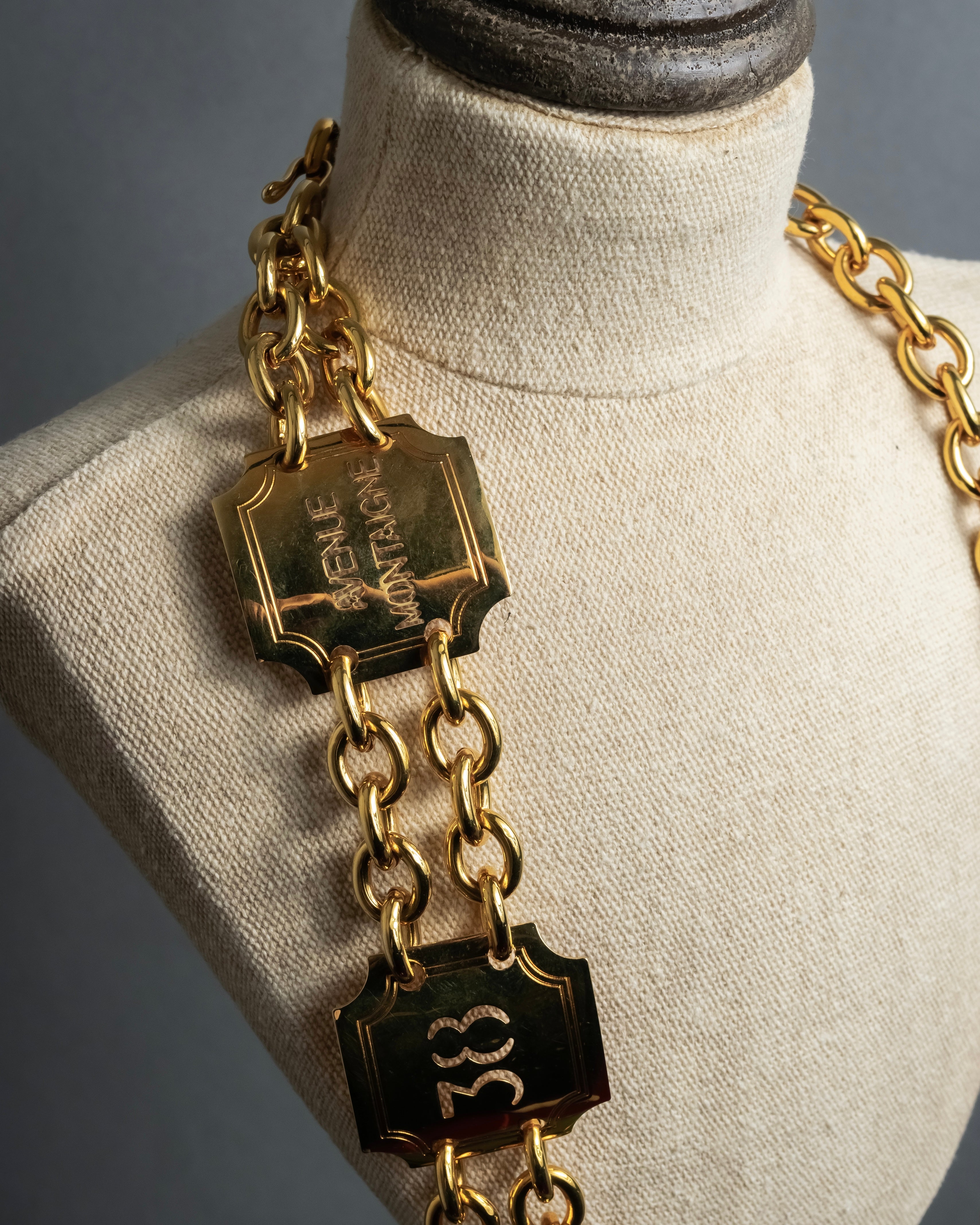 "CELINE" AVENUE MONTAIGNE 38 design gold necklace & belt