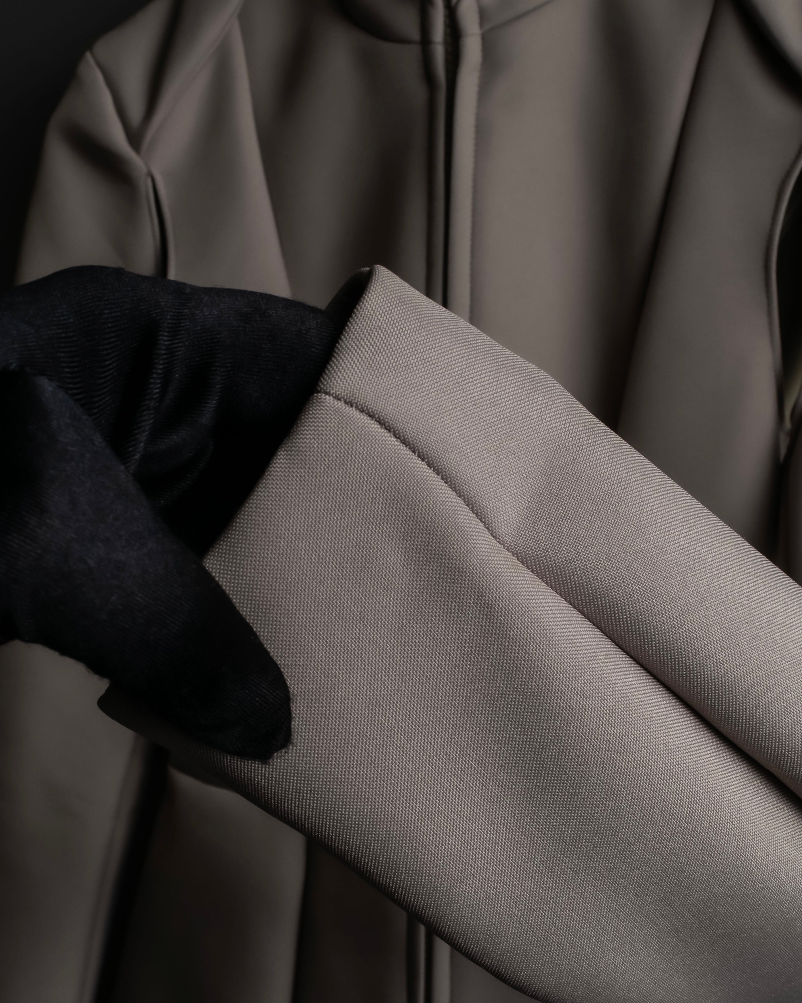 "Maison Martin Margiela × H&M"
Reconstructed zip-up design jacket