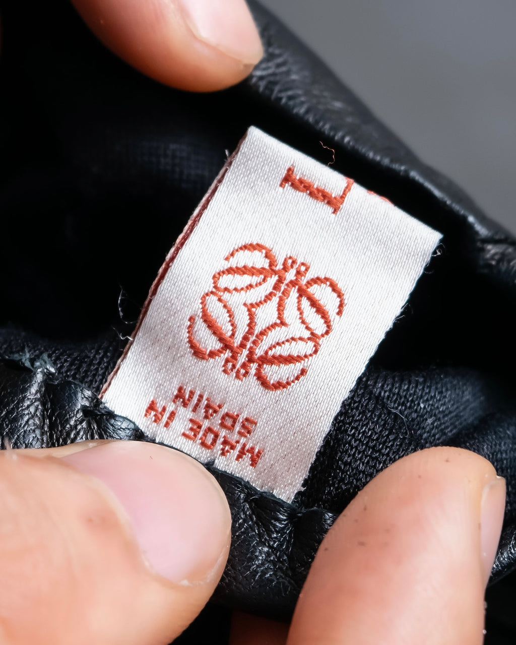"LOEWE" Anagram logo engraved leather gloves