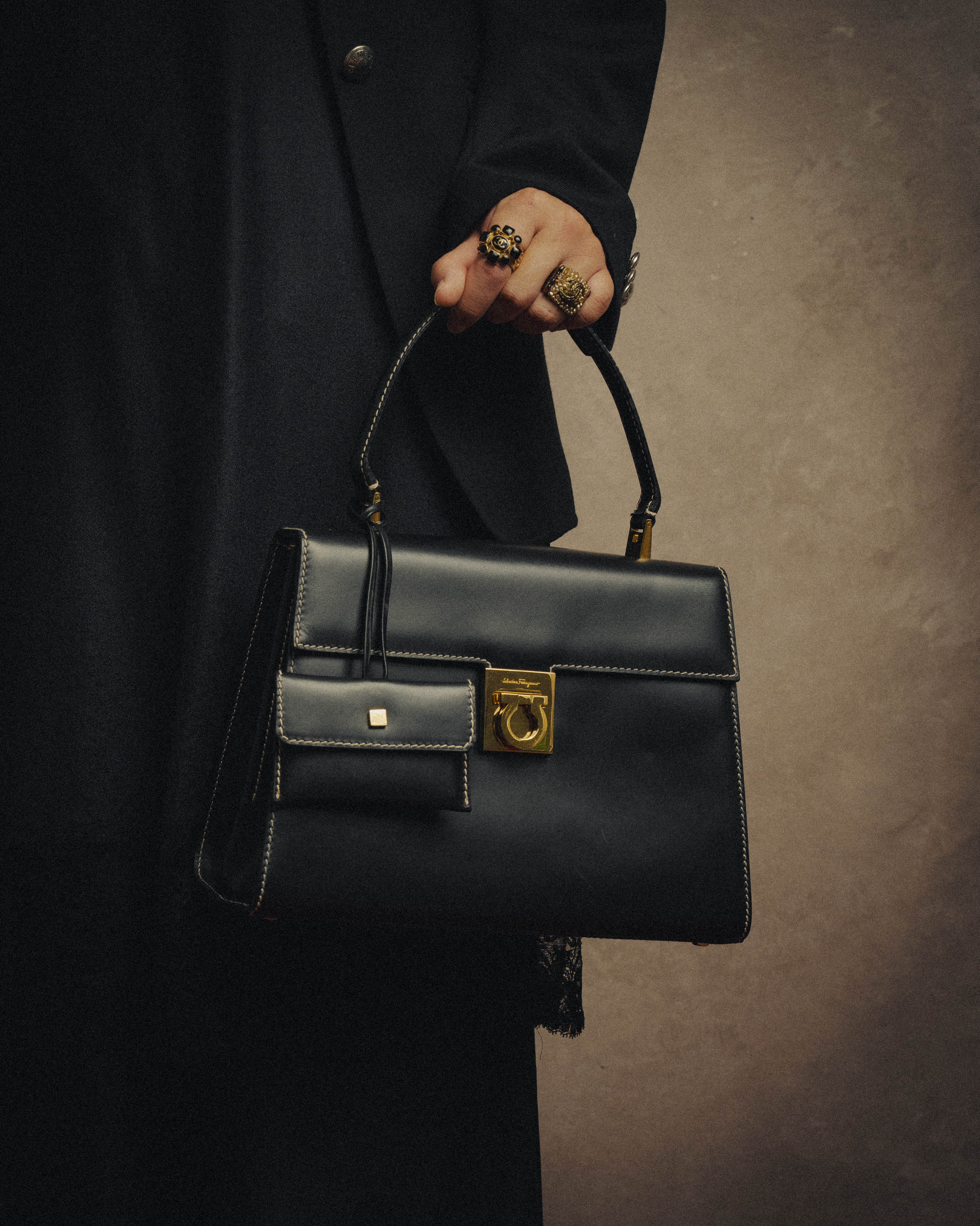 -SPECIAL- "Salvatore Ferragamo" 90's-00's Gancini contrast stitch leather handbag