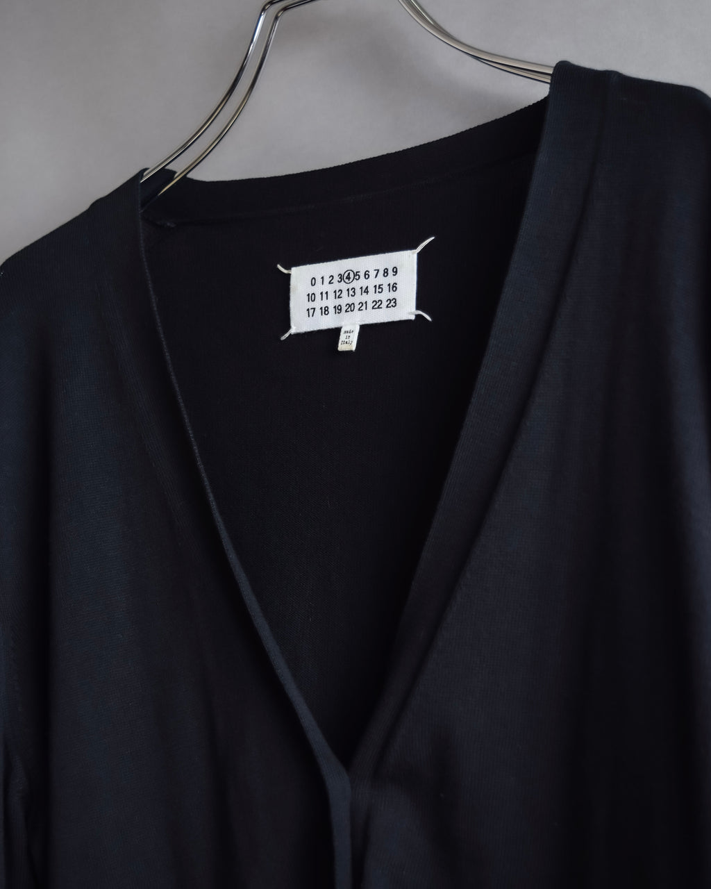"MAISON MARGIELA" 18SS Elbow patched v-neck knit cardigan